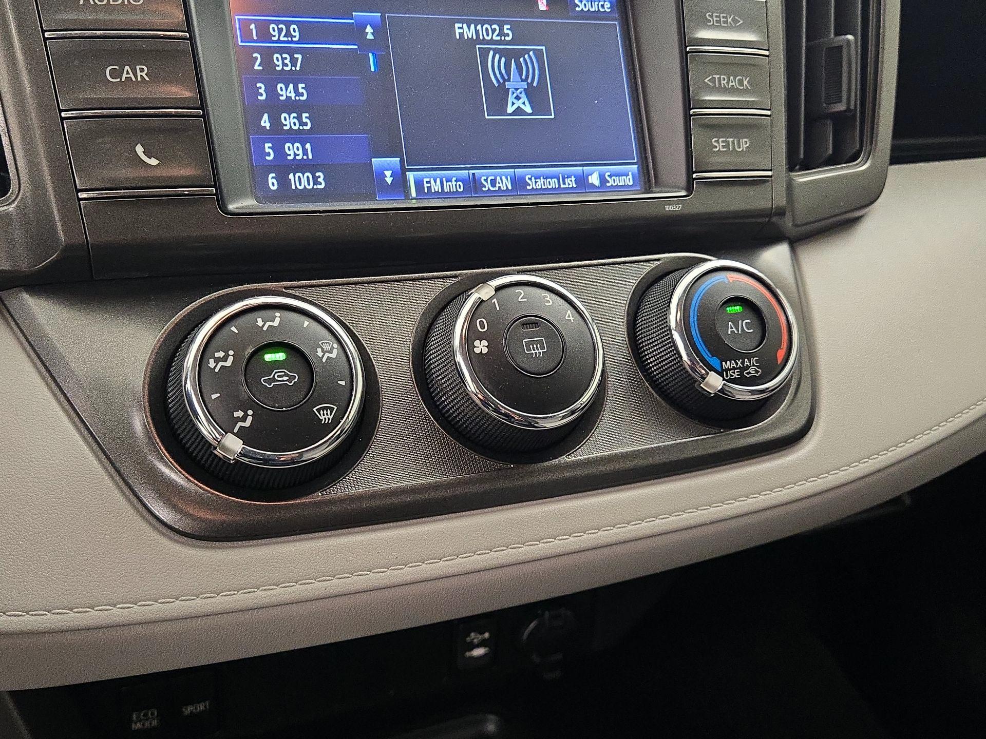 Thumbnail: 2015 Toyota RAV4 - 16