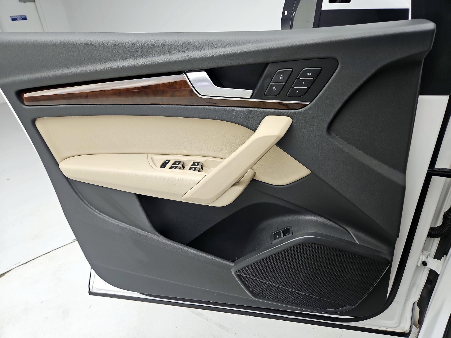 Thumbnail: 2020 Audi Q5 - 12