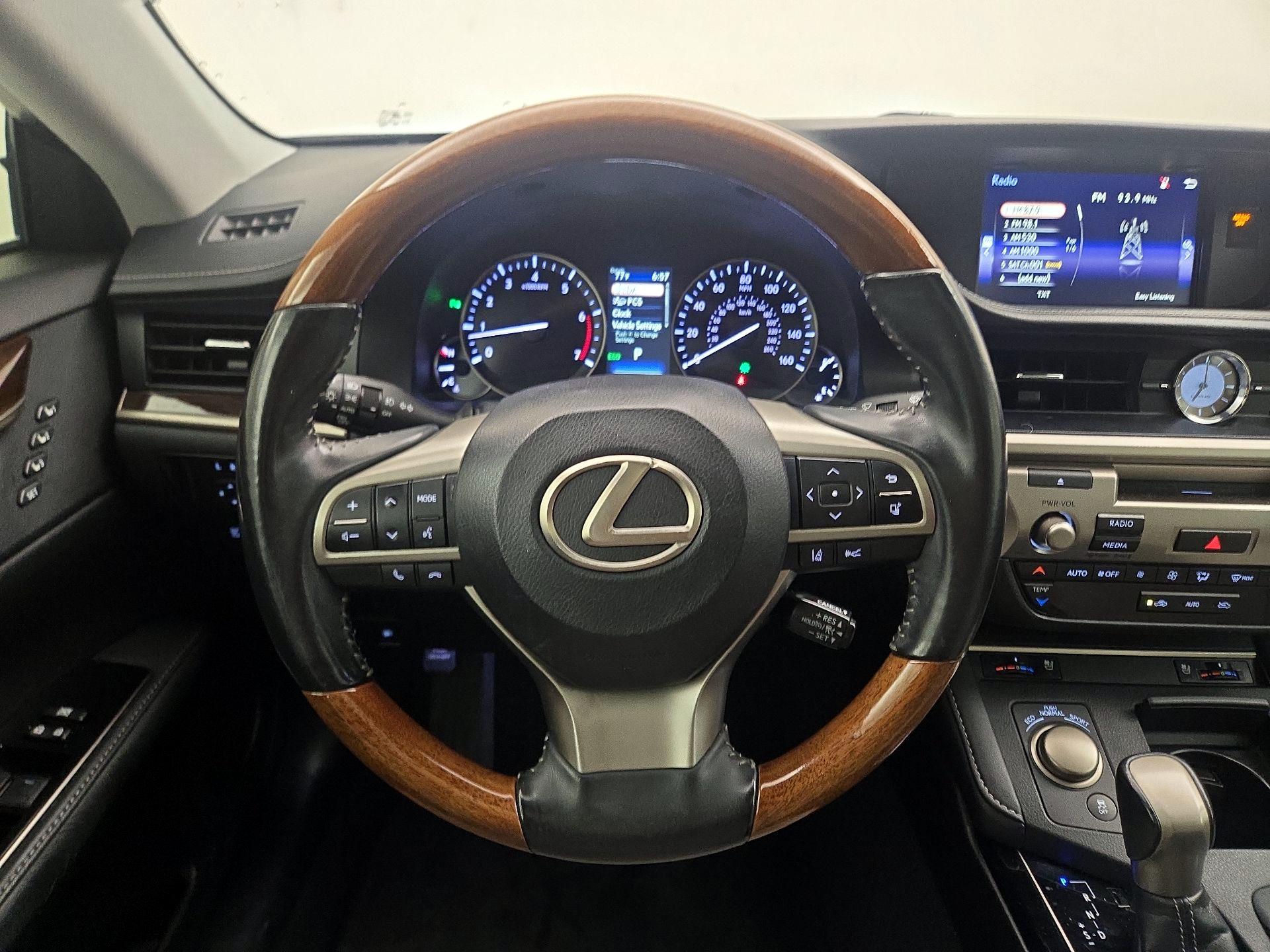 Thumbnail: 2017 Lexus ES - 10