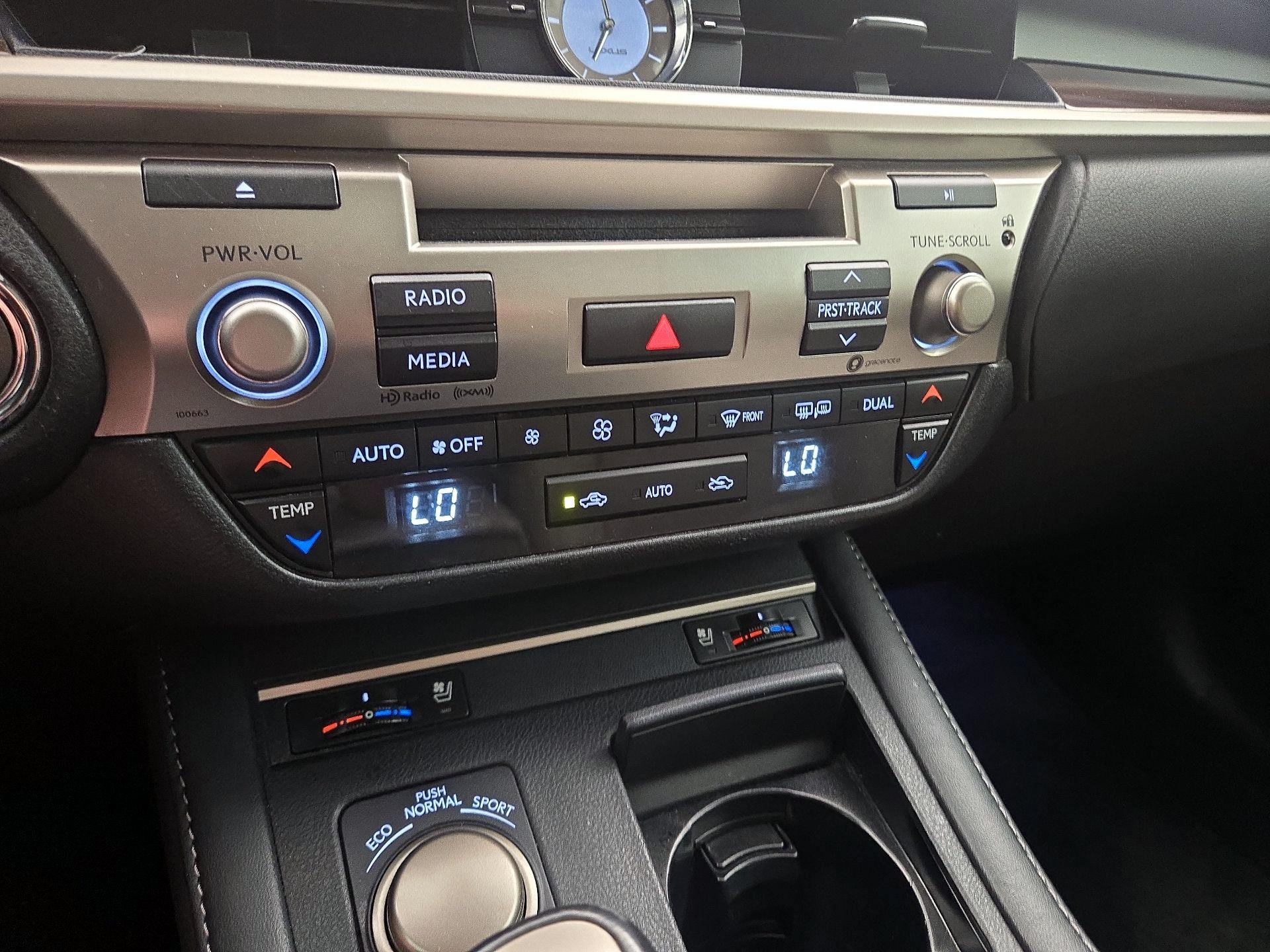 Thumbnail: 2017 Lexus ES - 16
