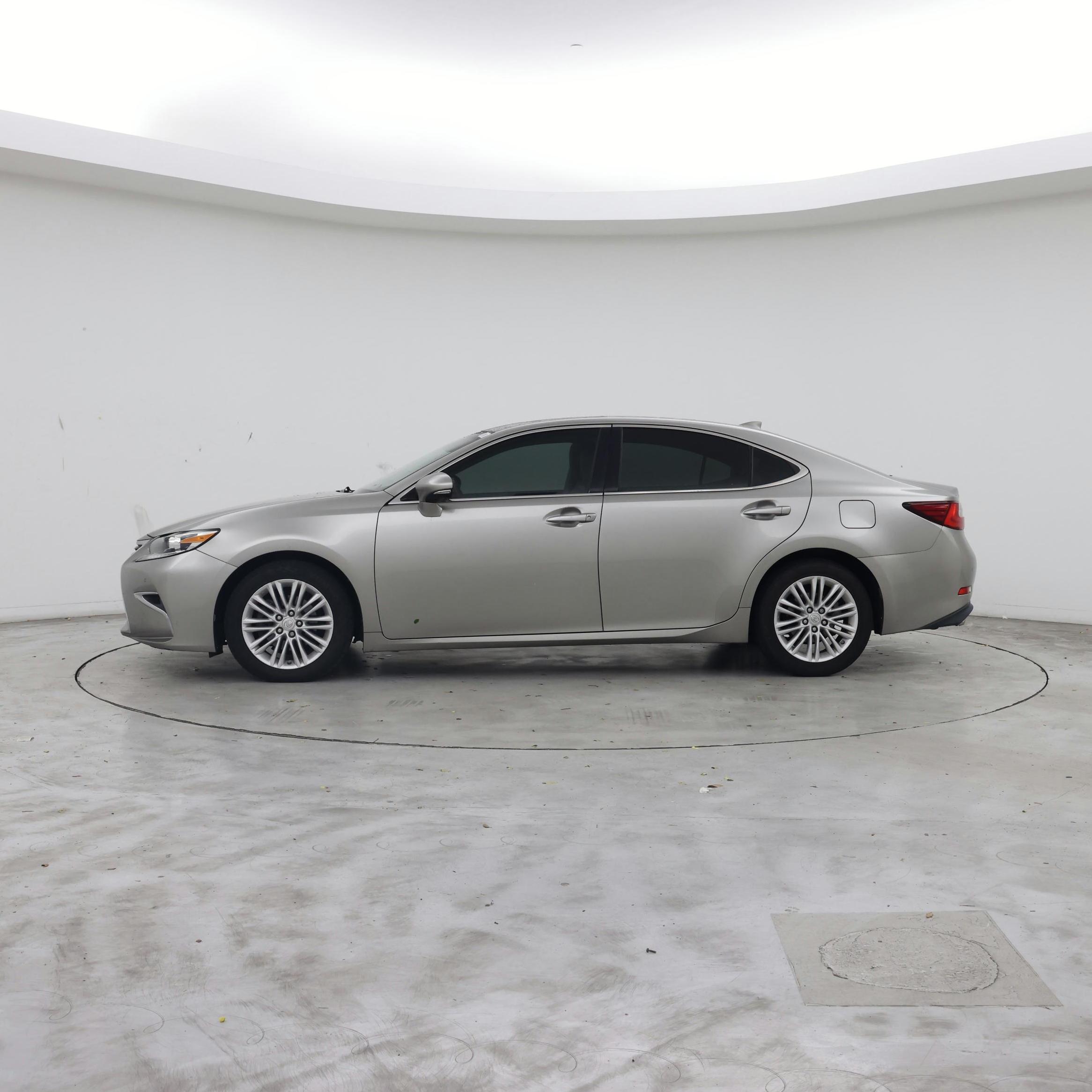 Thumbnail: 2017 Lexus ES - 3