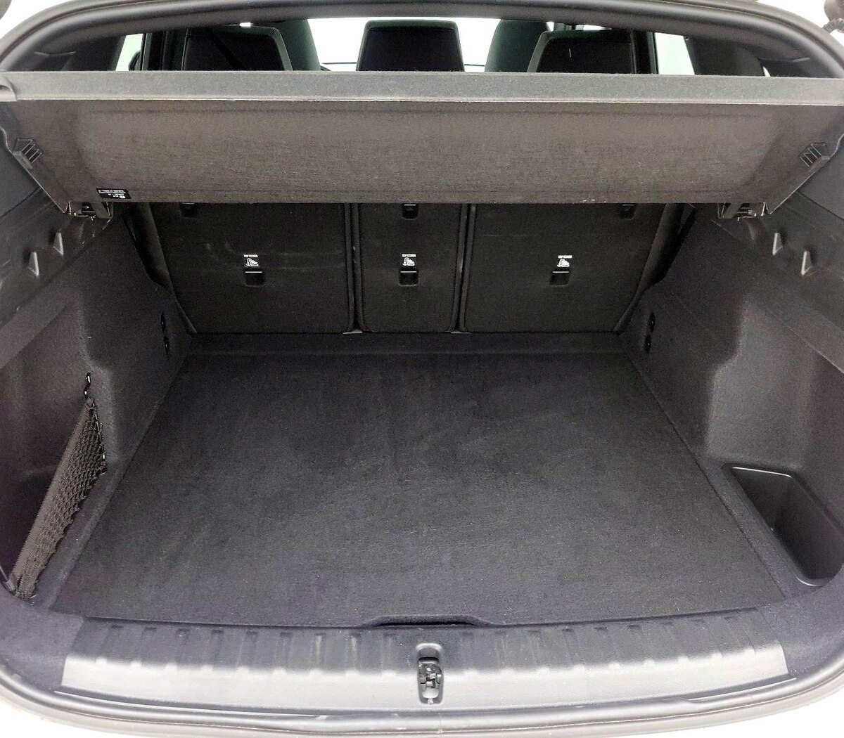 Trunk/Cargo (Seats Up)