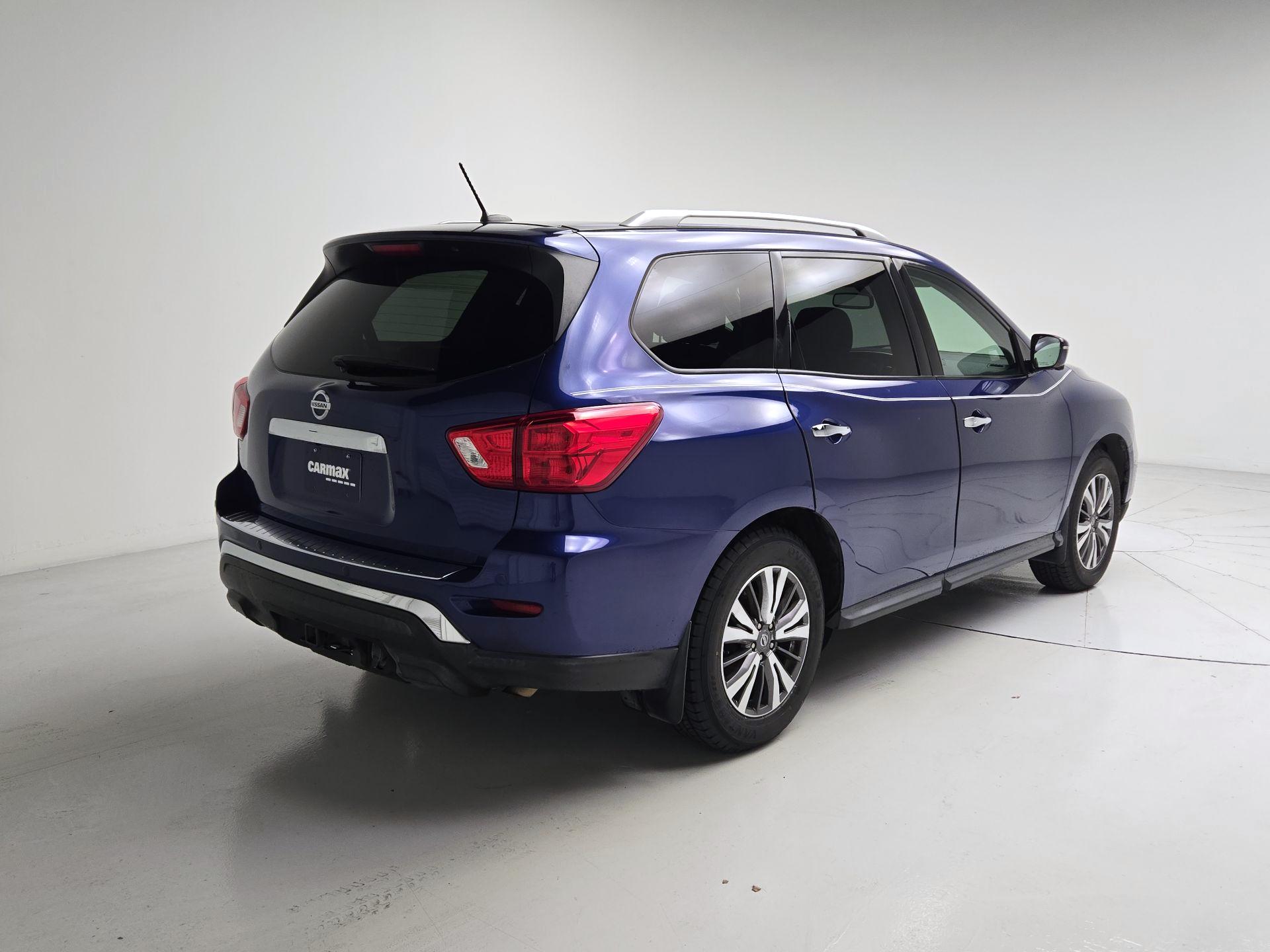 Thumbnail: 2017 Nissan Pathfinder - 5