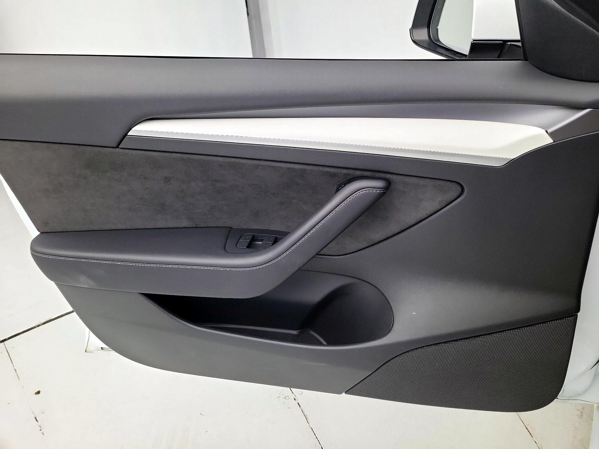 Thumbnail: 2023 Tesla Model 3 - 12