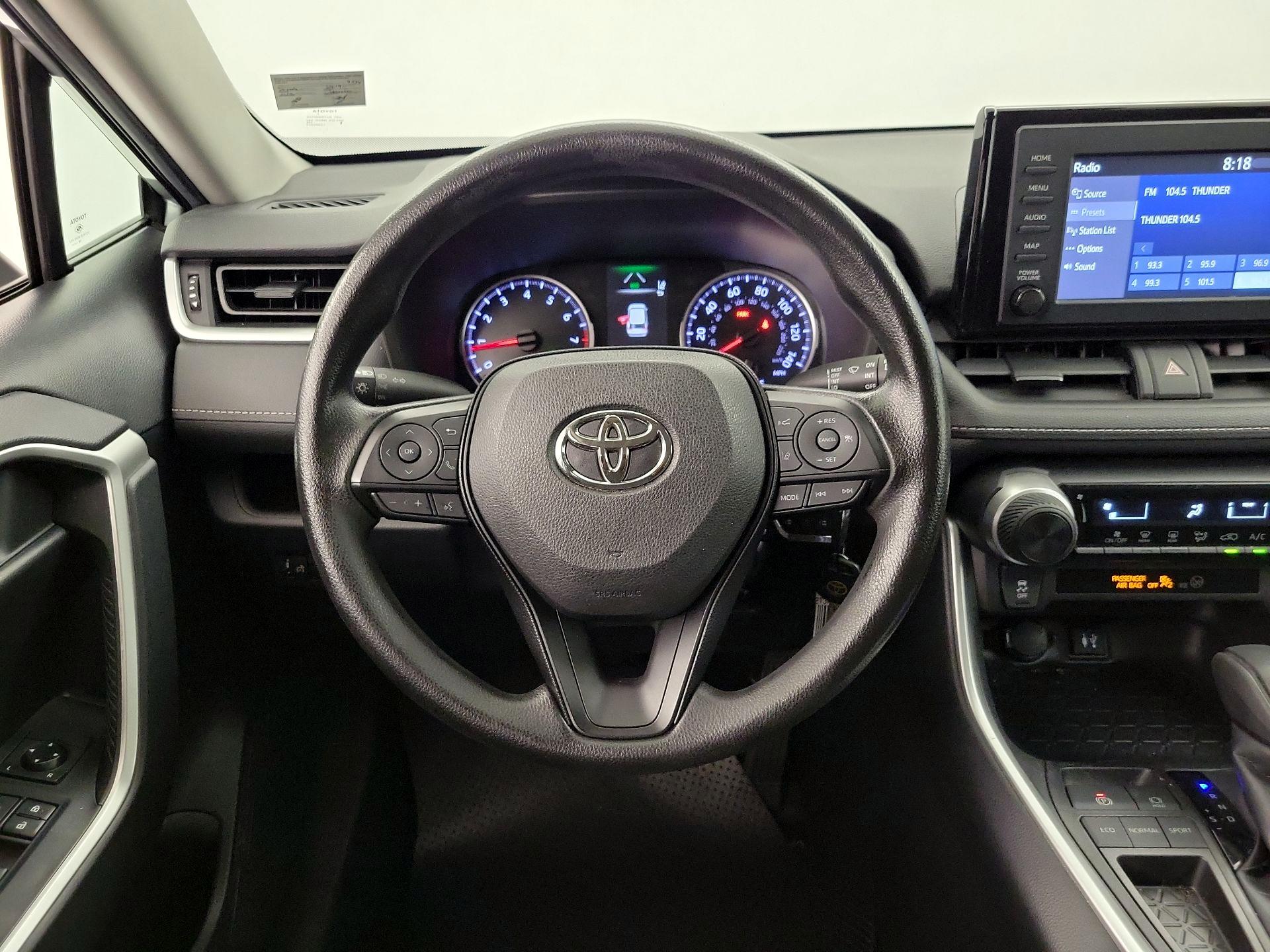 Thumbnail: 2019 Toyota RAV4 - 10