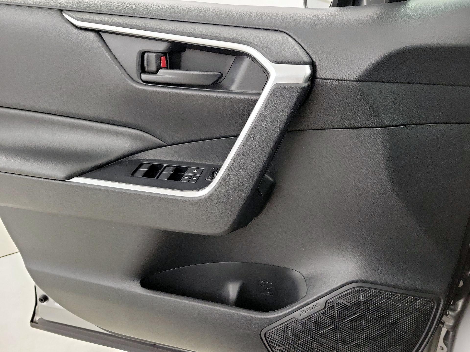 Thumbnail: 2019 Toyota RAV4 - 12