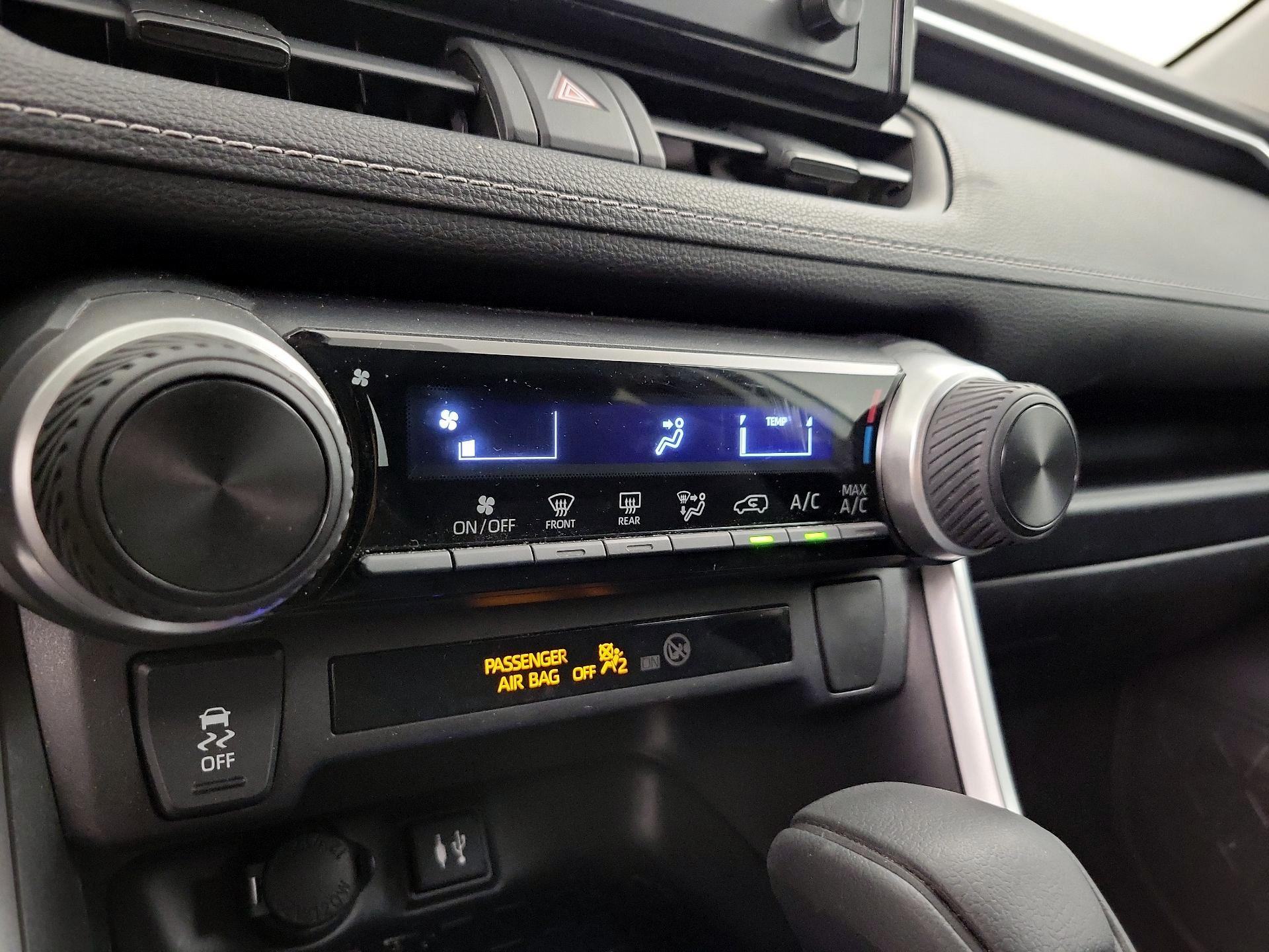 Thumbnail: 2019 Toyota RAV4 - 16