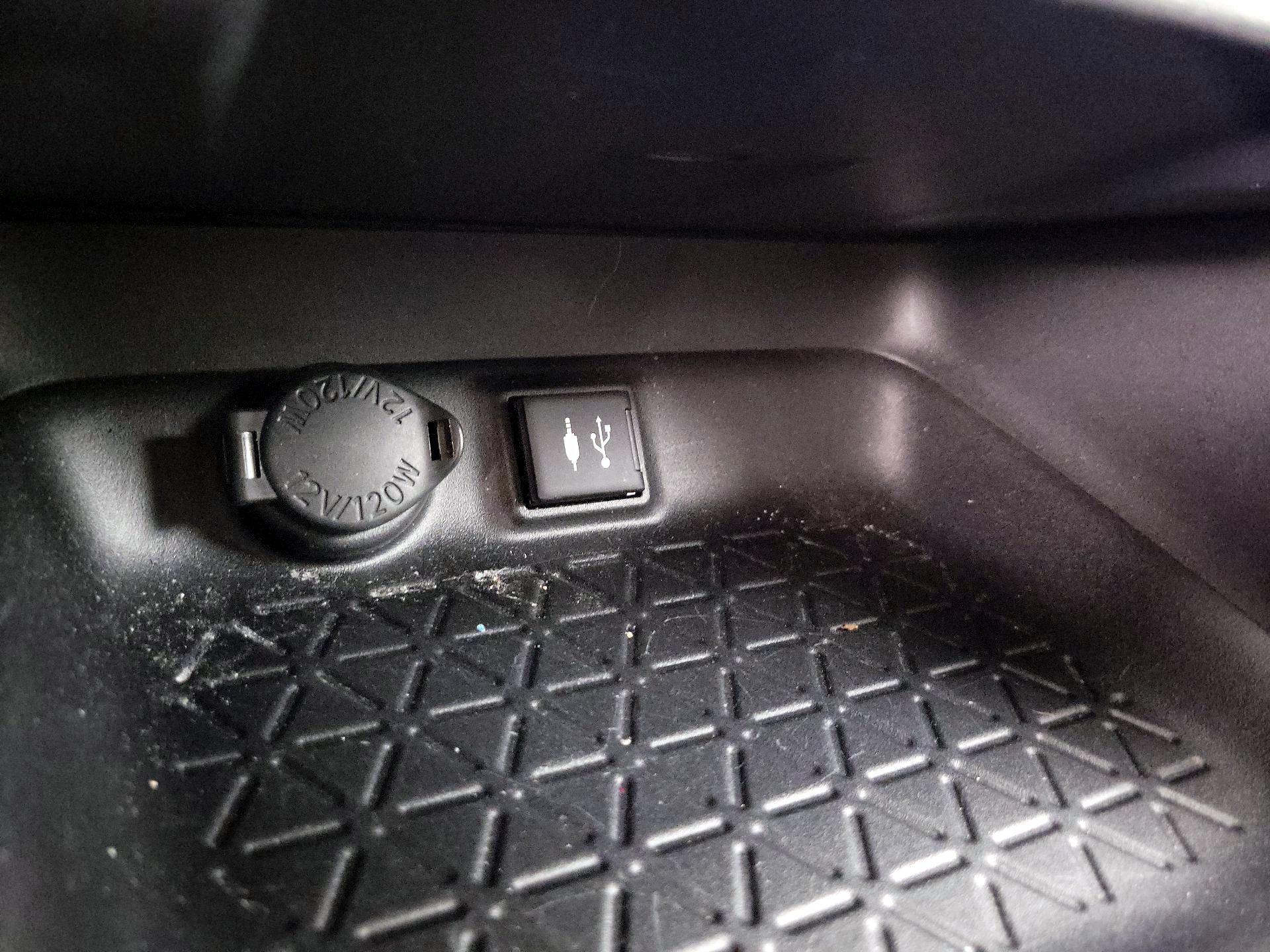 Thumbnail: 2019 Toyota RAV4 - 18