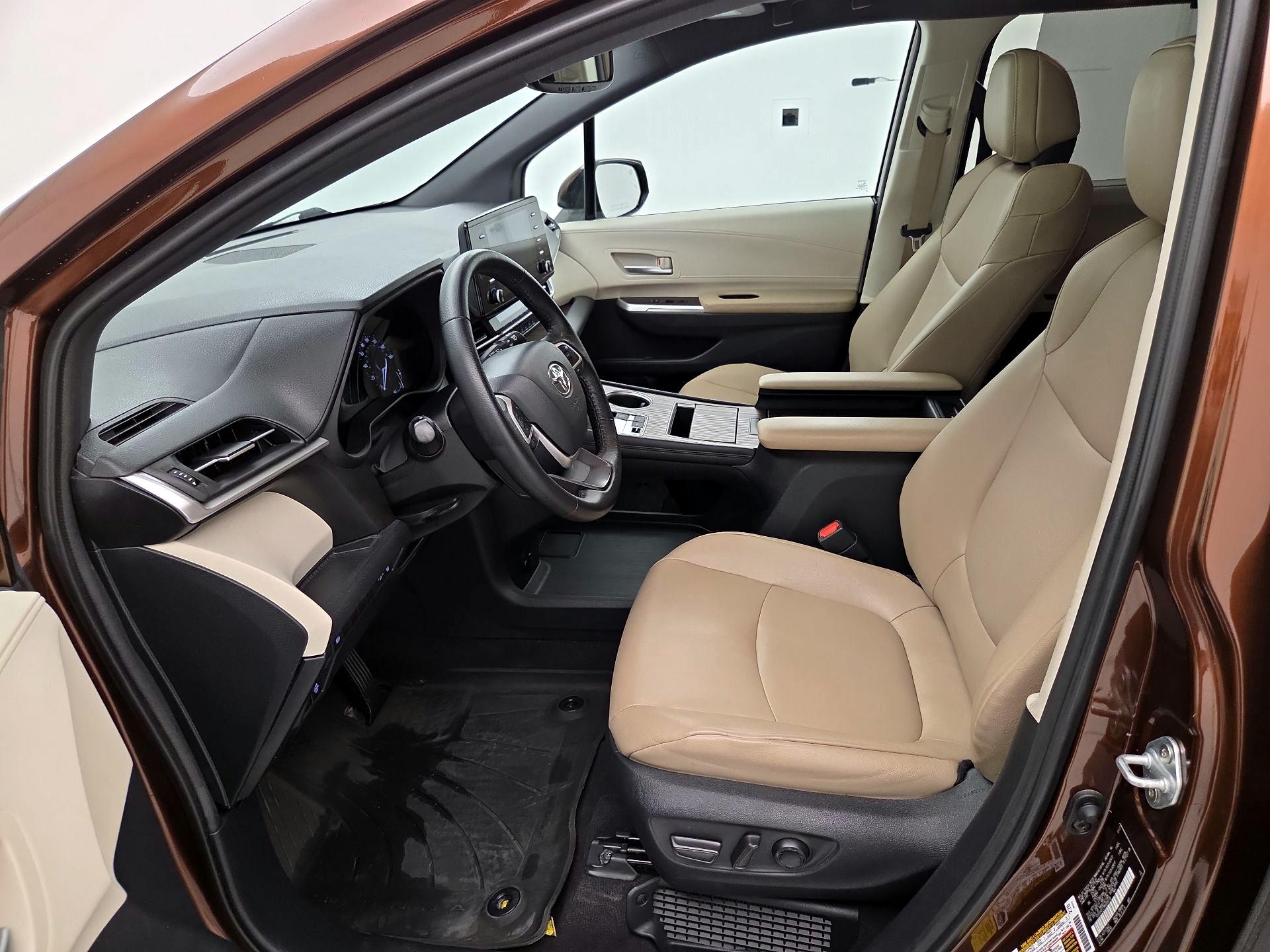 Thumbnail: 2021 Toyota Sienna - 11