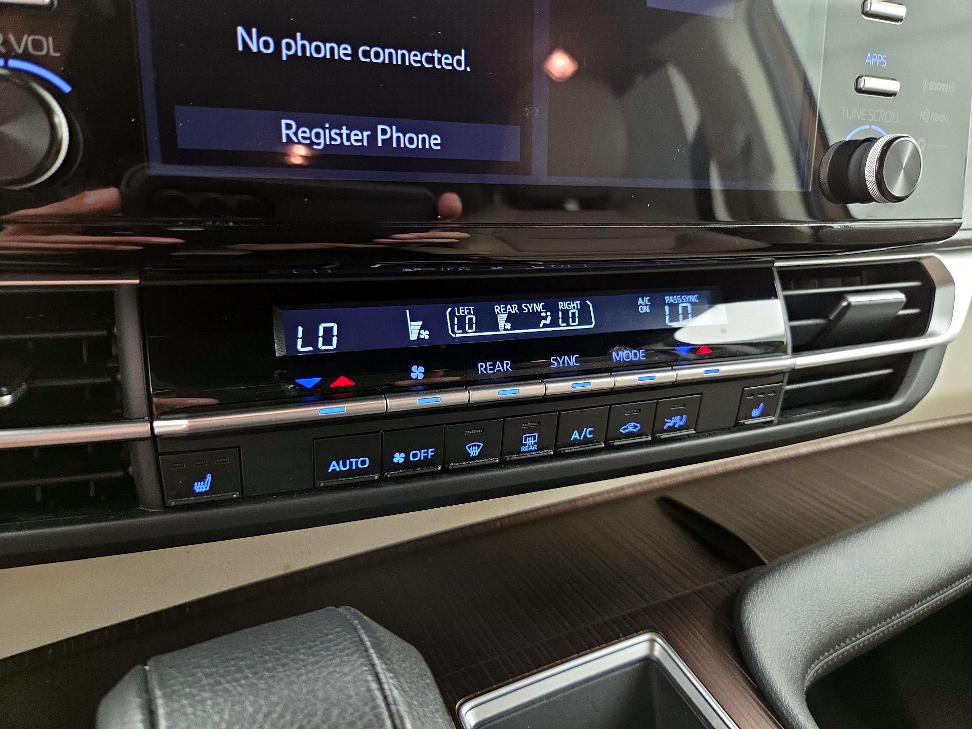 Thumbnail: 2021 Toyota Sienna - 16