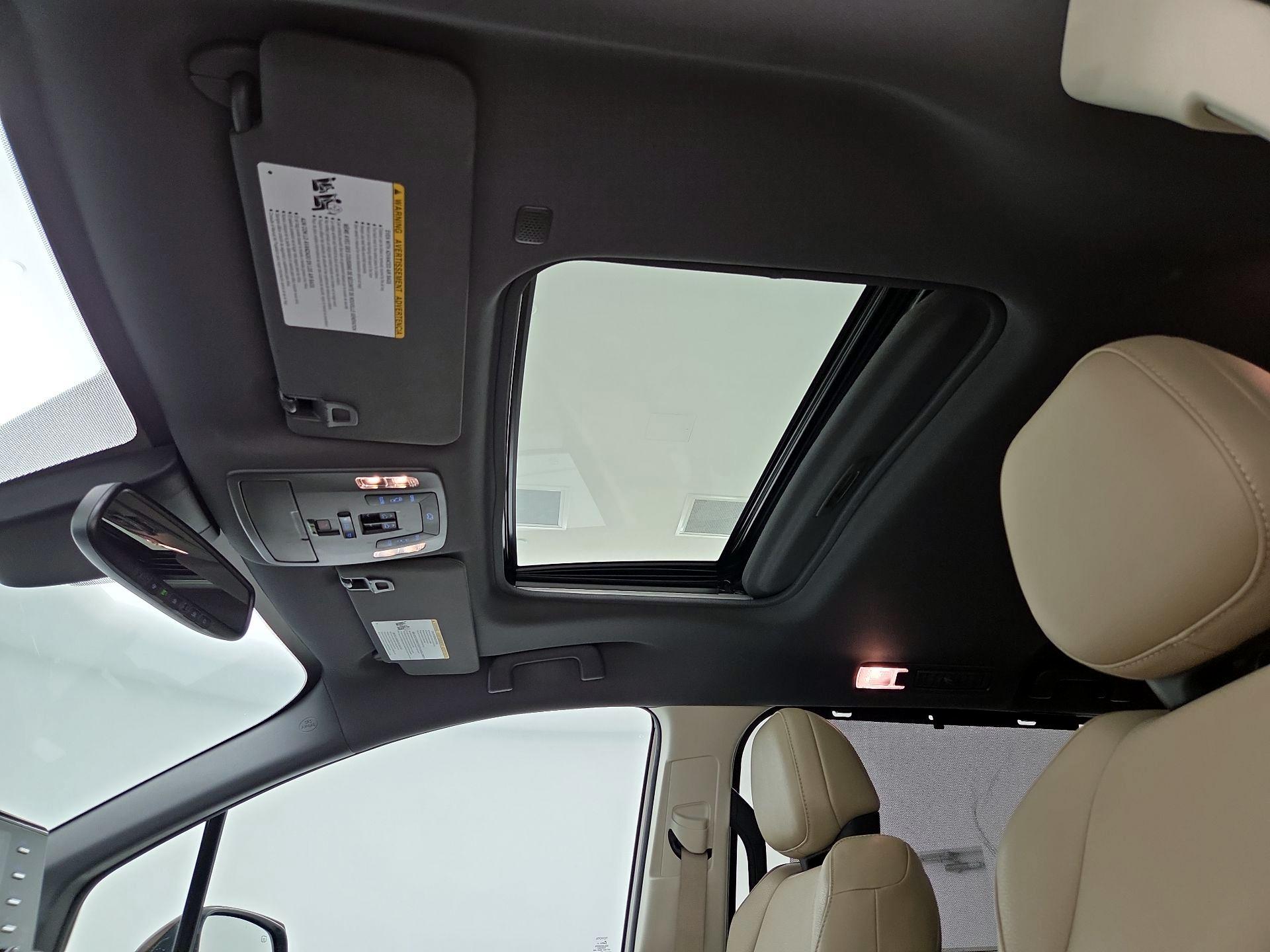 Thumbnail: 2021 Toyota Sienna - 19