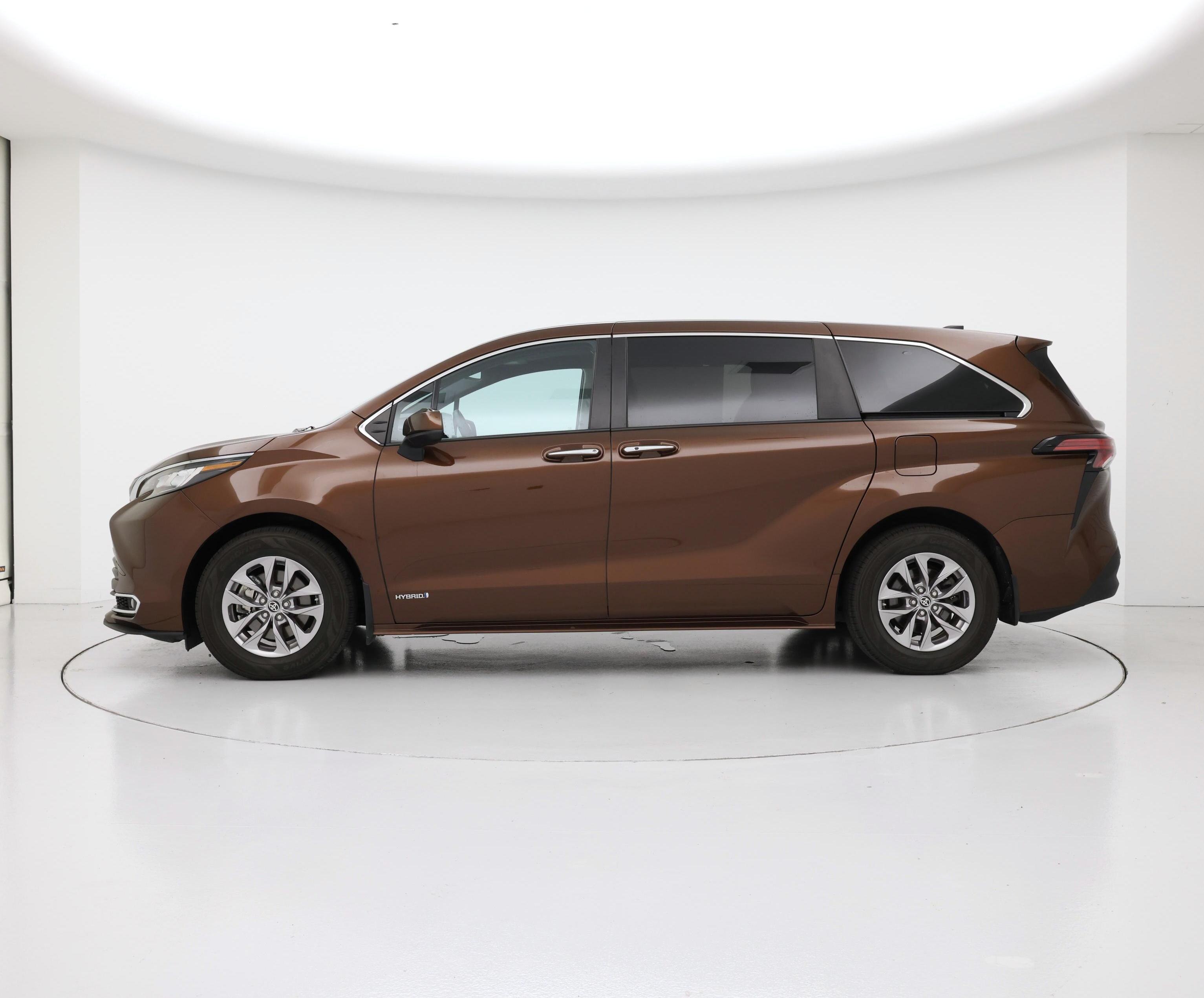 Thumbnail: 2021 Toyota Sienna - 3