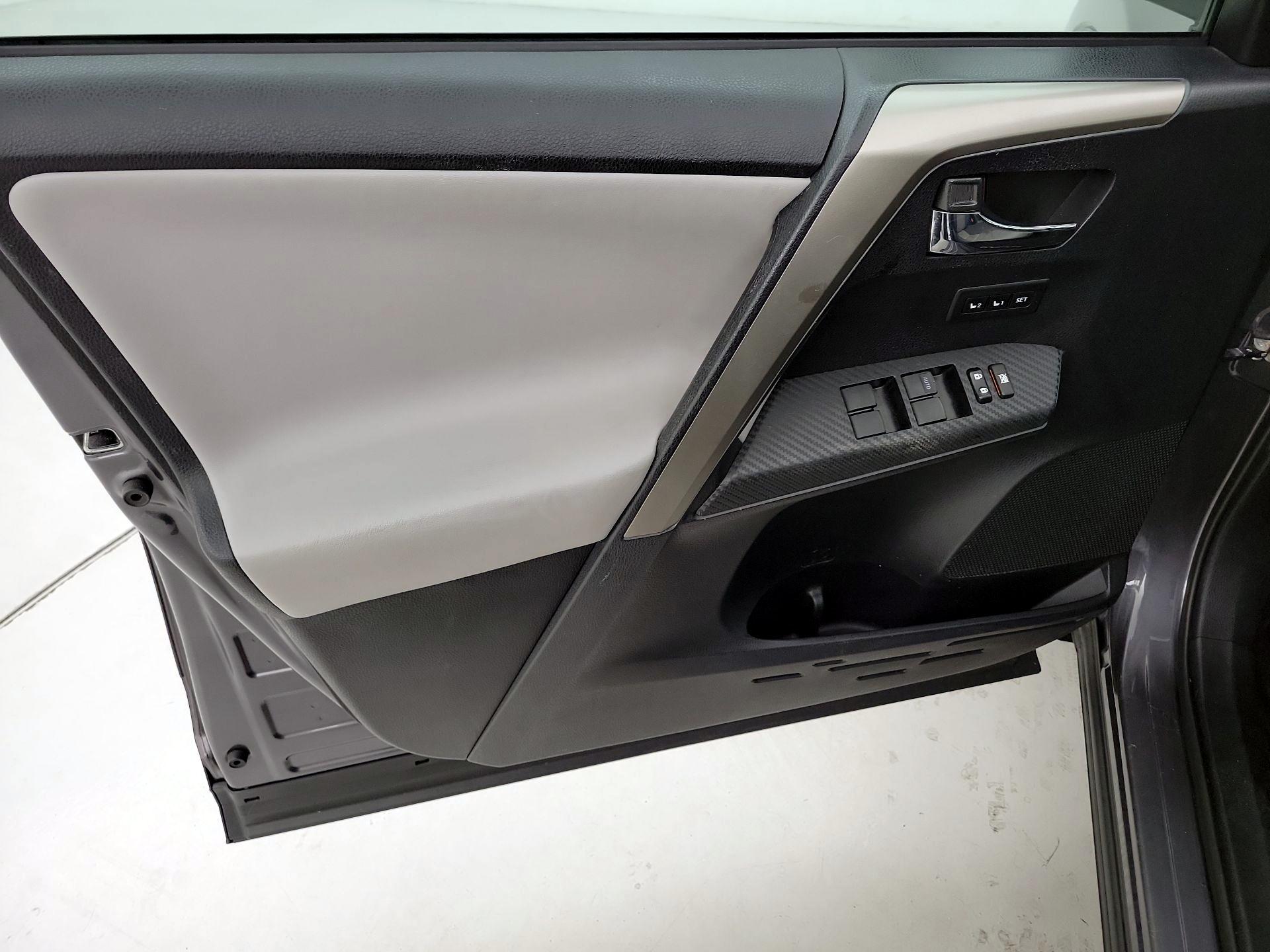 Thumbnail: 2014 Toyota RAV4 - 12