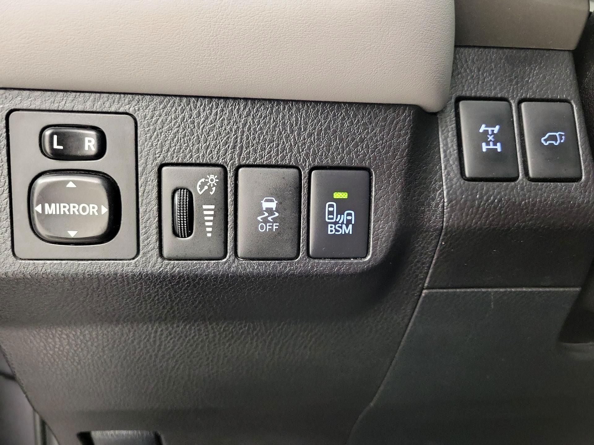 Thumbnail: 2014 Toyota RAV4 - 13