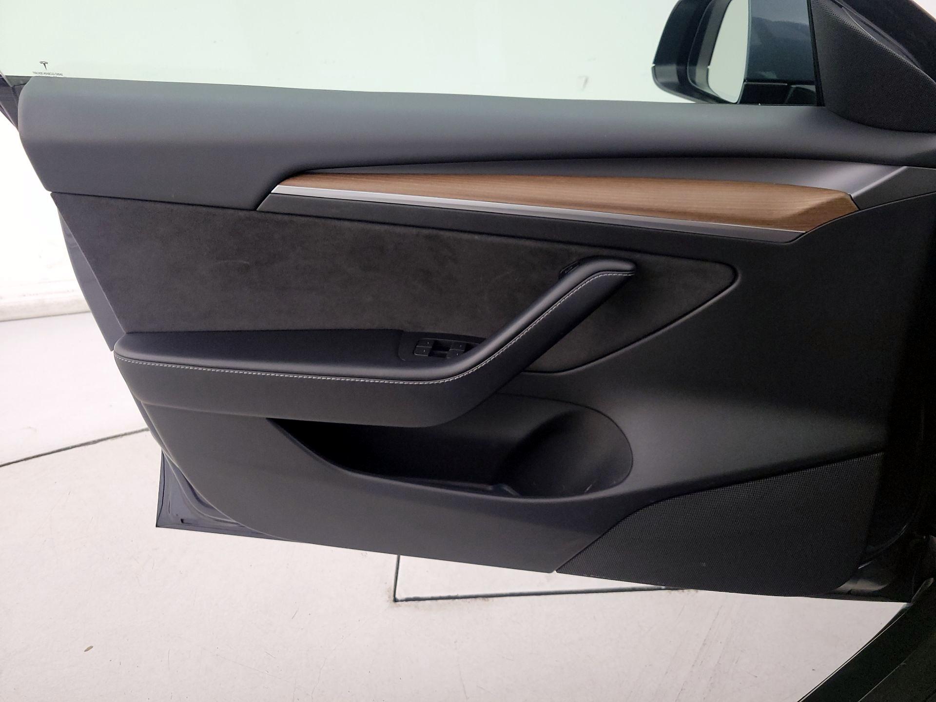 Thumbnail: 2022 Tesla Model 3 - 12