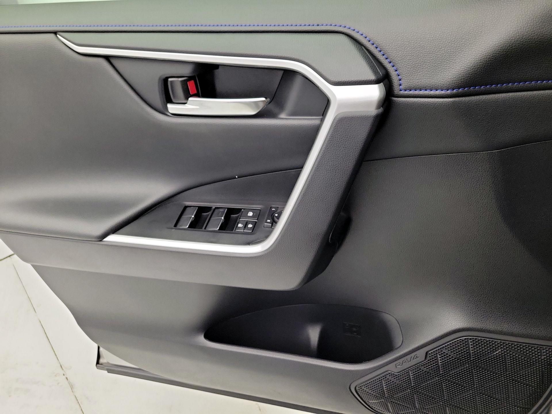 Thumbnail: 2021 Toyota RAV4 - 12