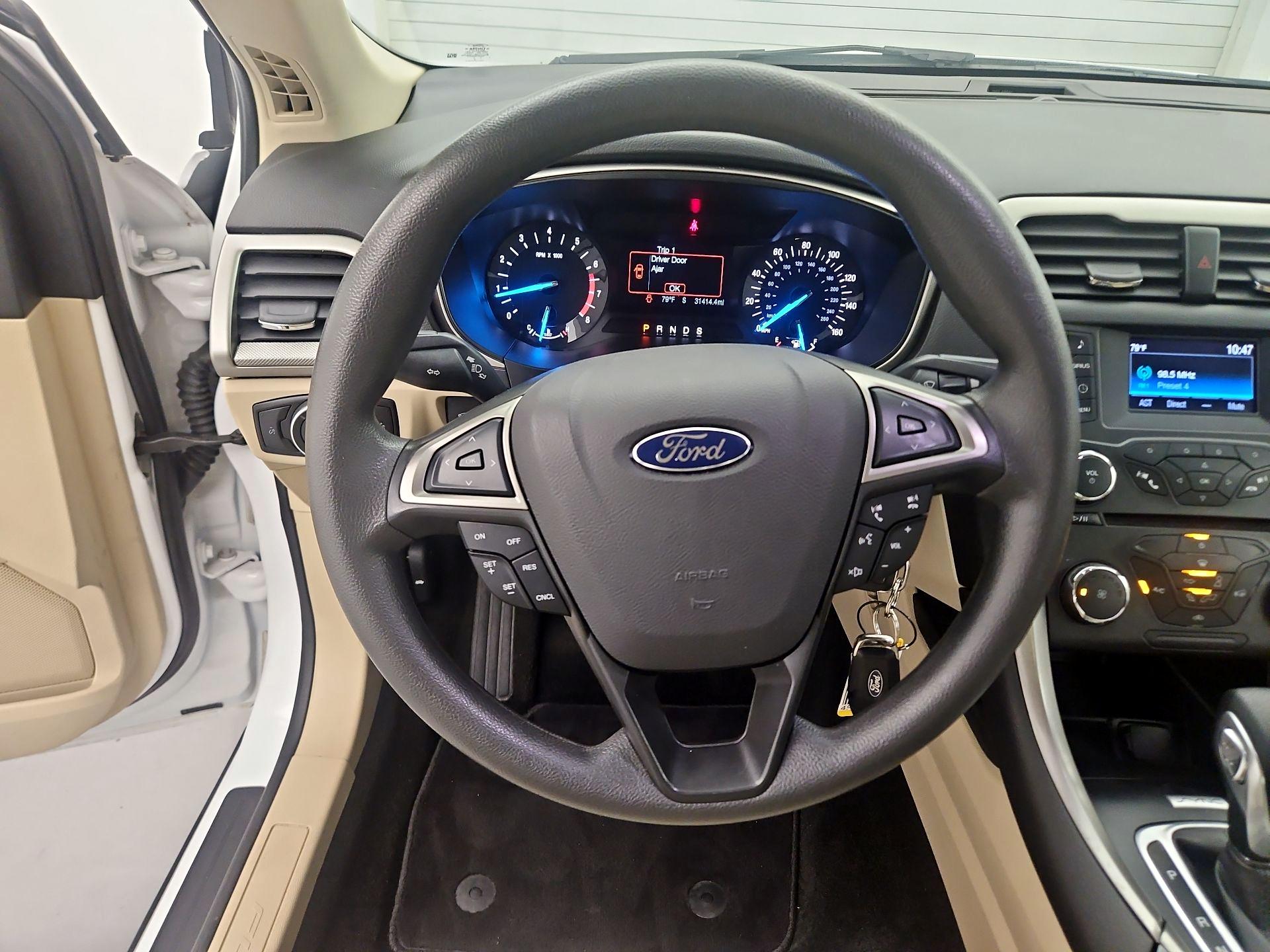 Thumbnail: 2016 Ford Fusion - 10