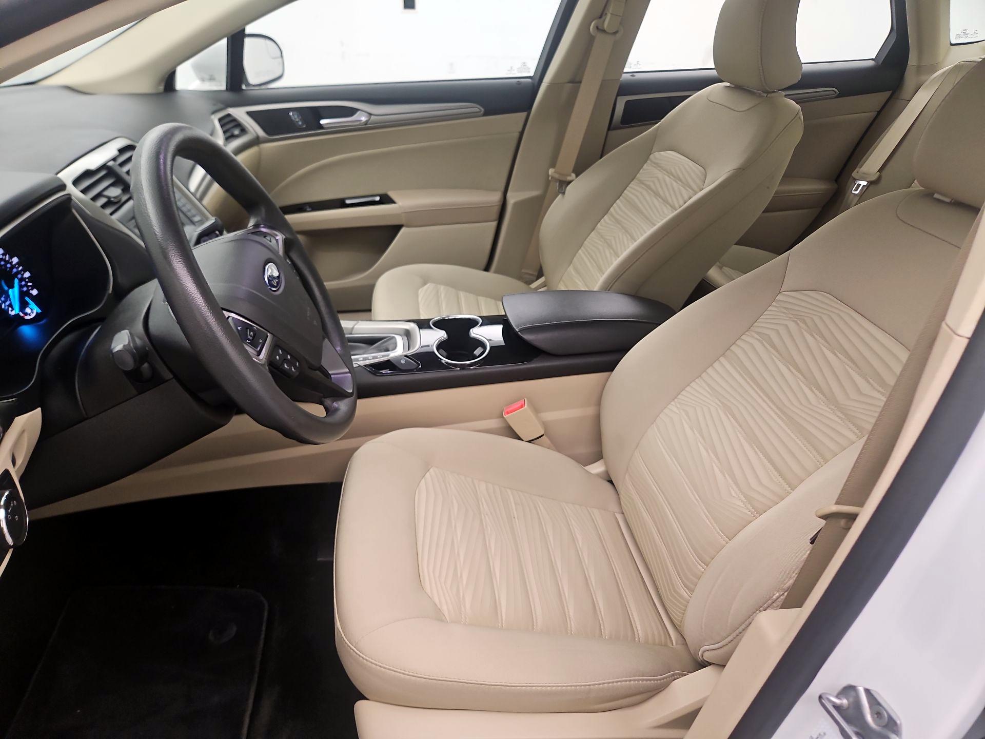 Thumbnail: 2016 Ford Fusion - 11