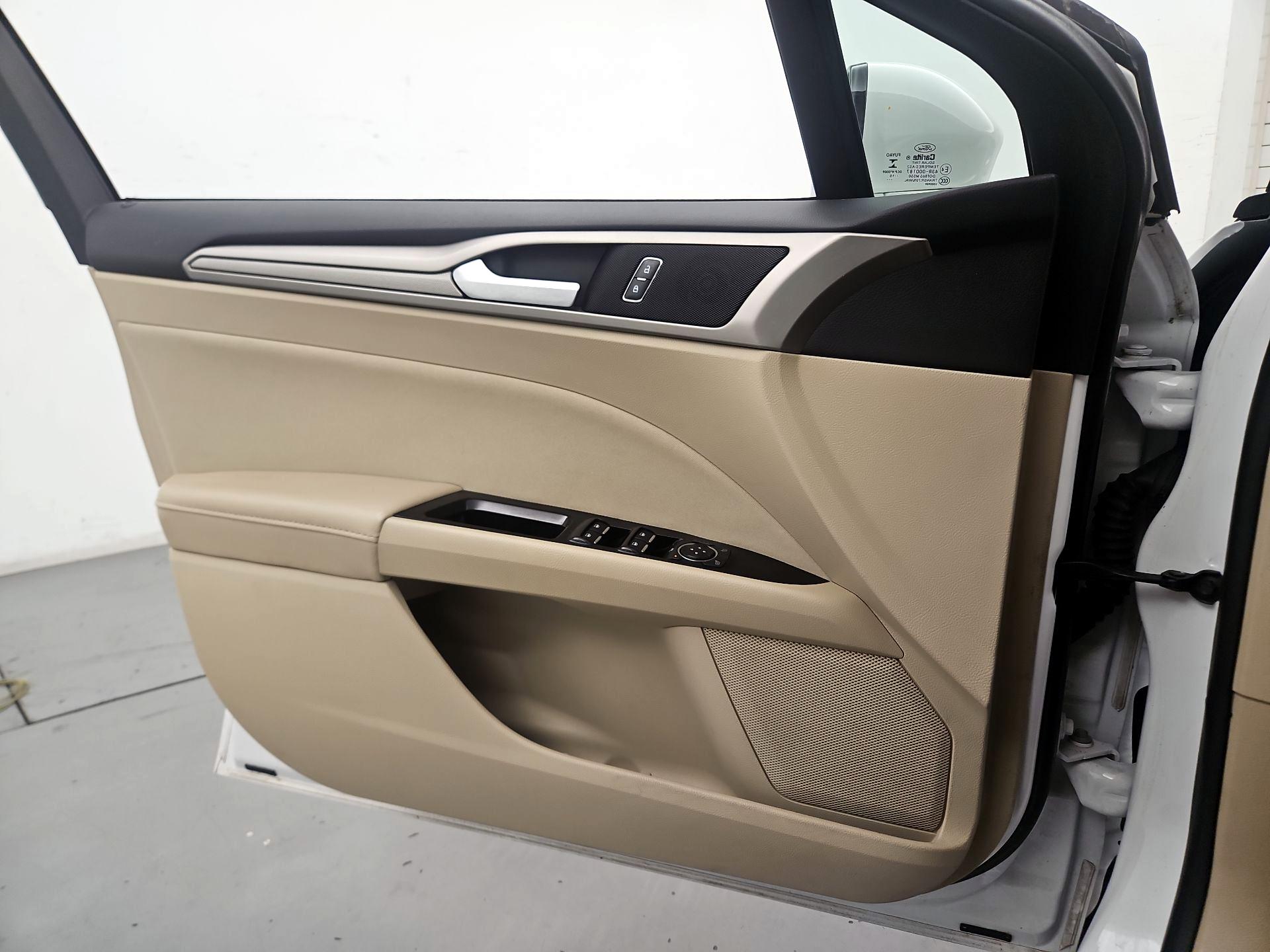 Thumbnail: 2016 Ford Fusion - 12
