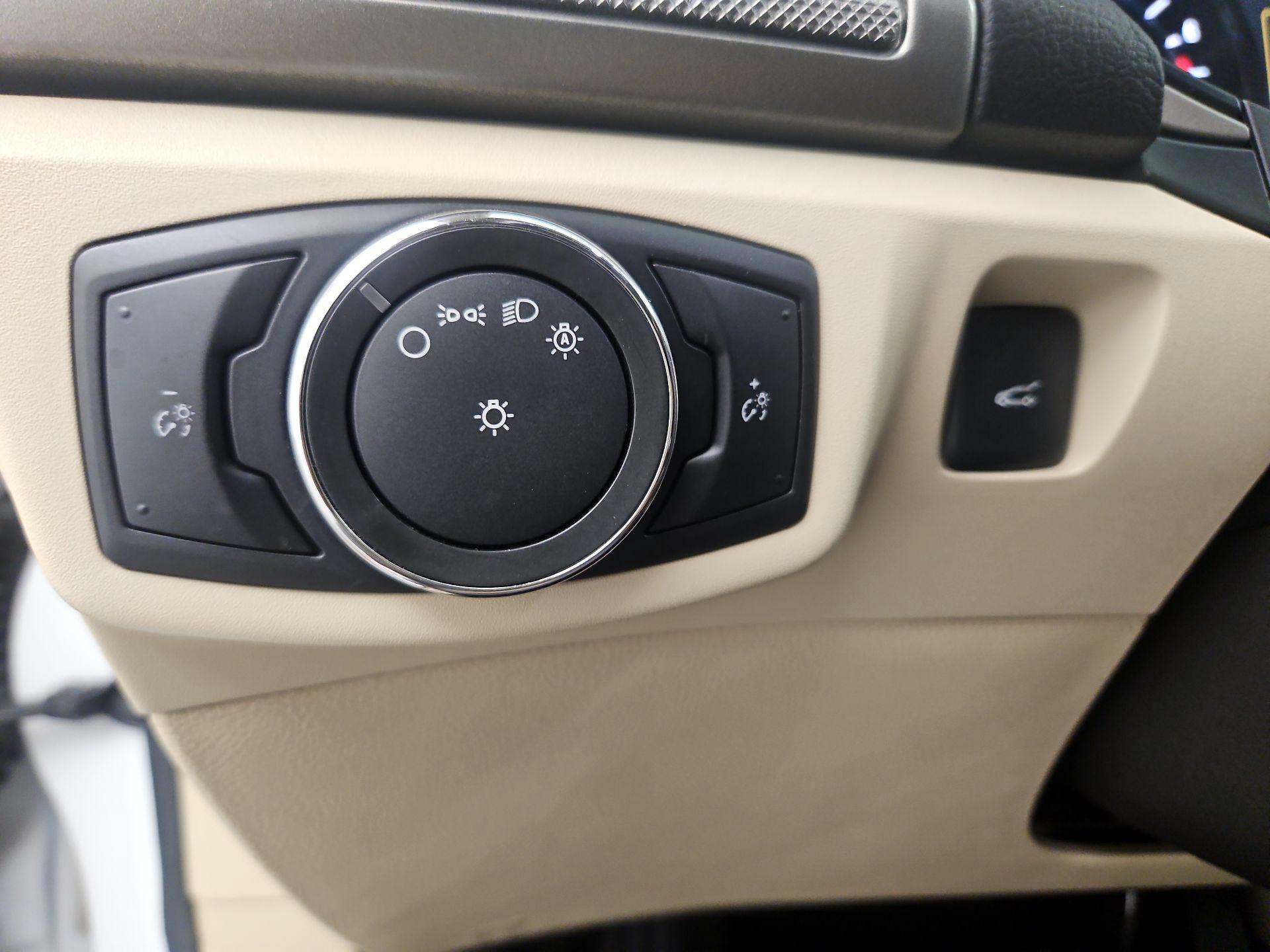 Thumbnail: 2016 Ford Fusion - 13