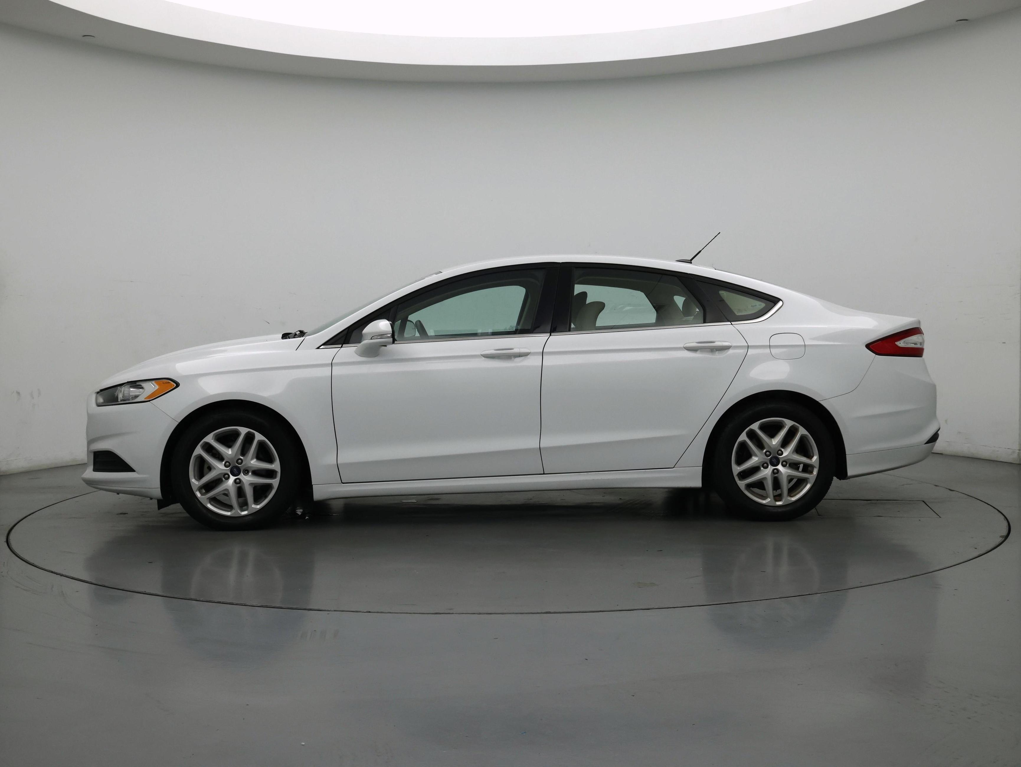 Thumbnail: 2016 Ford Fusion - 3