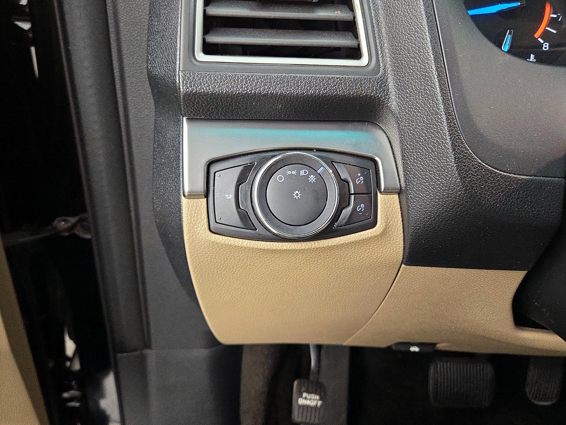 Thumbnail: 2016 Ford Explorer - 13