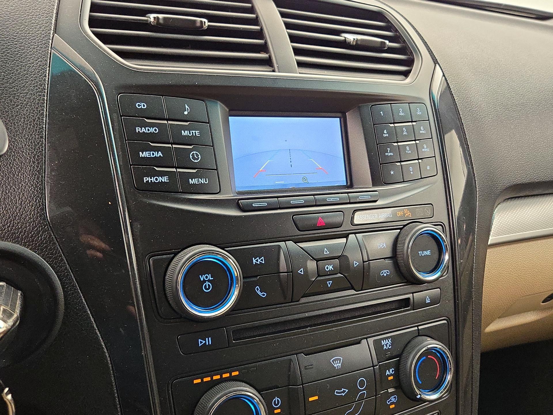 Thumbnail: 2016 Ford Explorer - 14