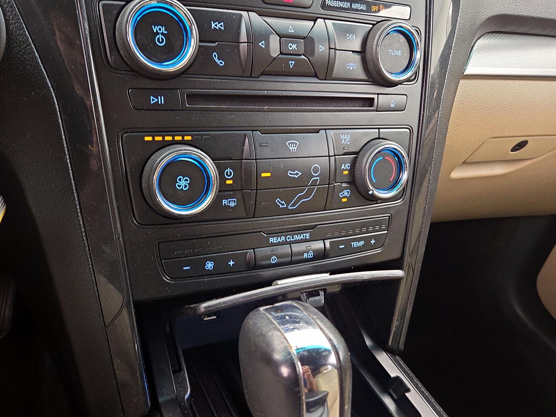 Thumbnail: 2016 Ford Explorer - 16