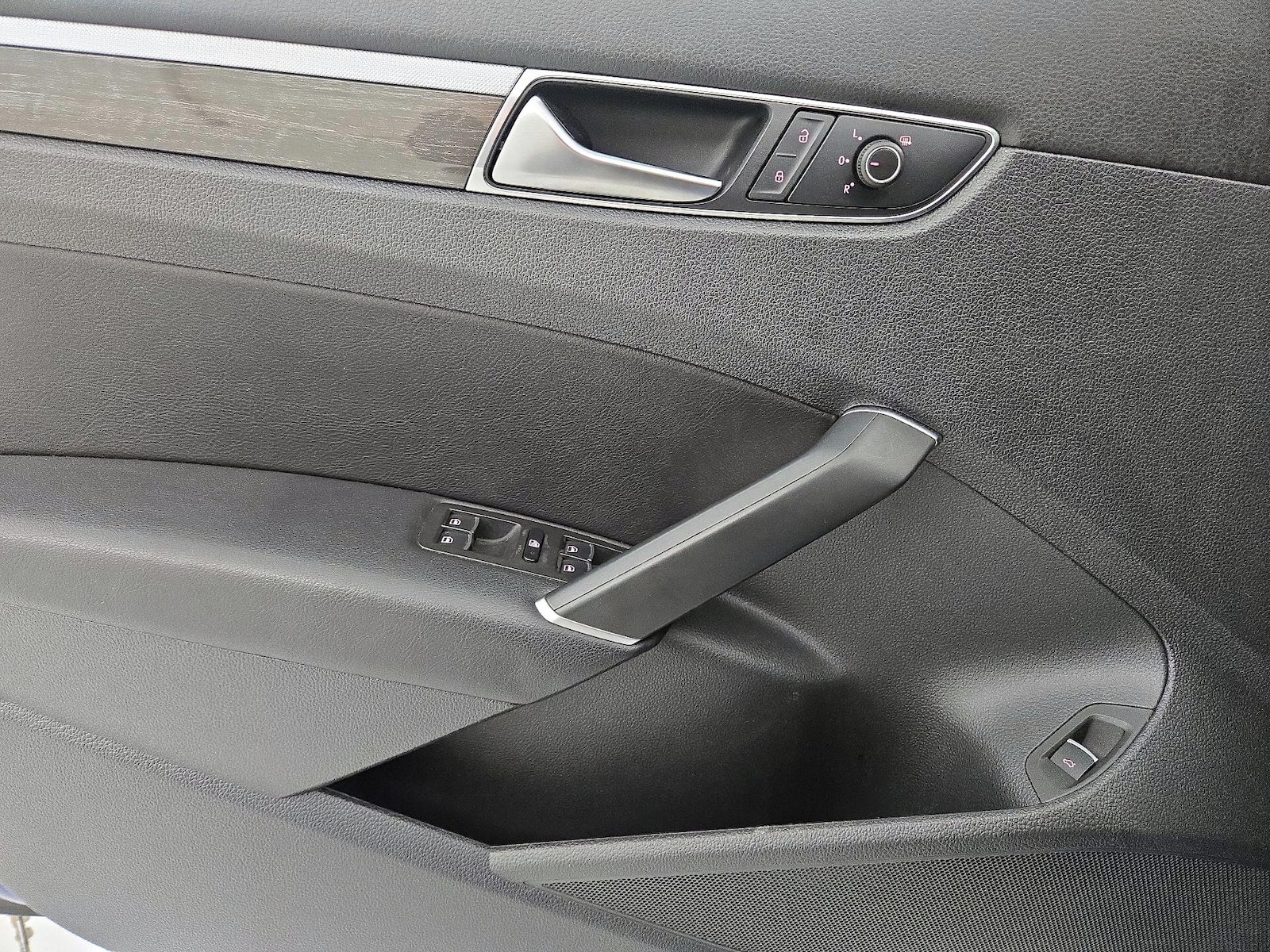 2017 Volkswagen Passat SE - Photo 13