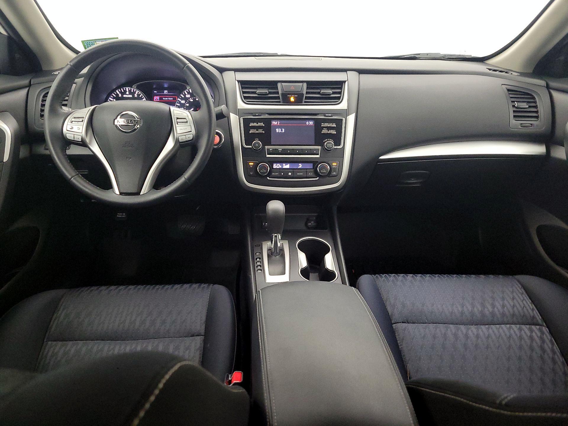Thumbnail: 2017 Nissan Altima - 9