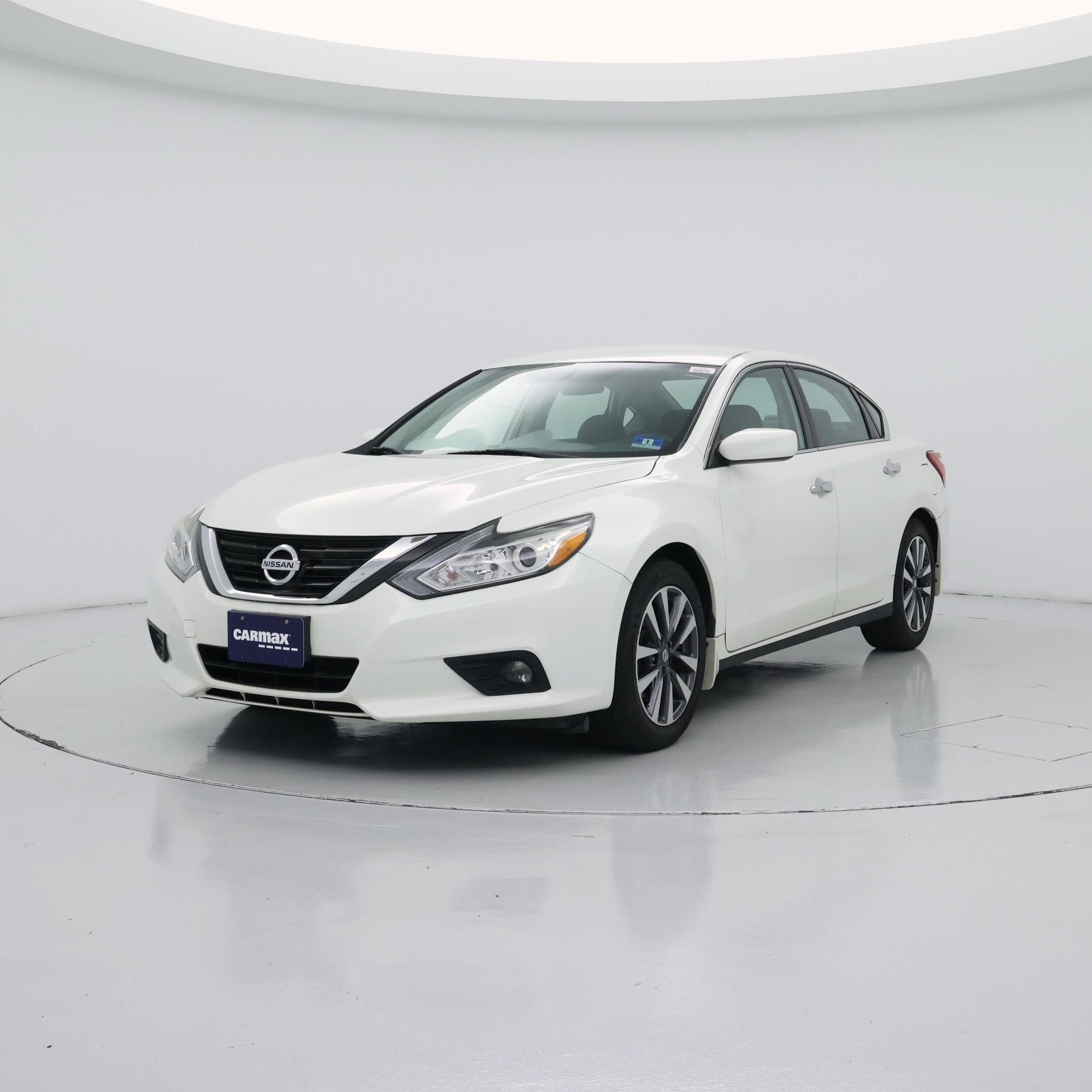 Thumbnail: 2017 Nissan Altima - 4