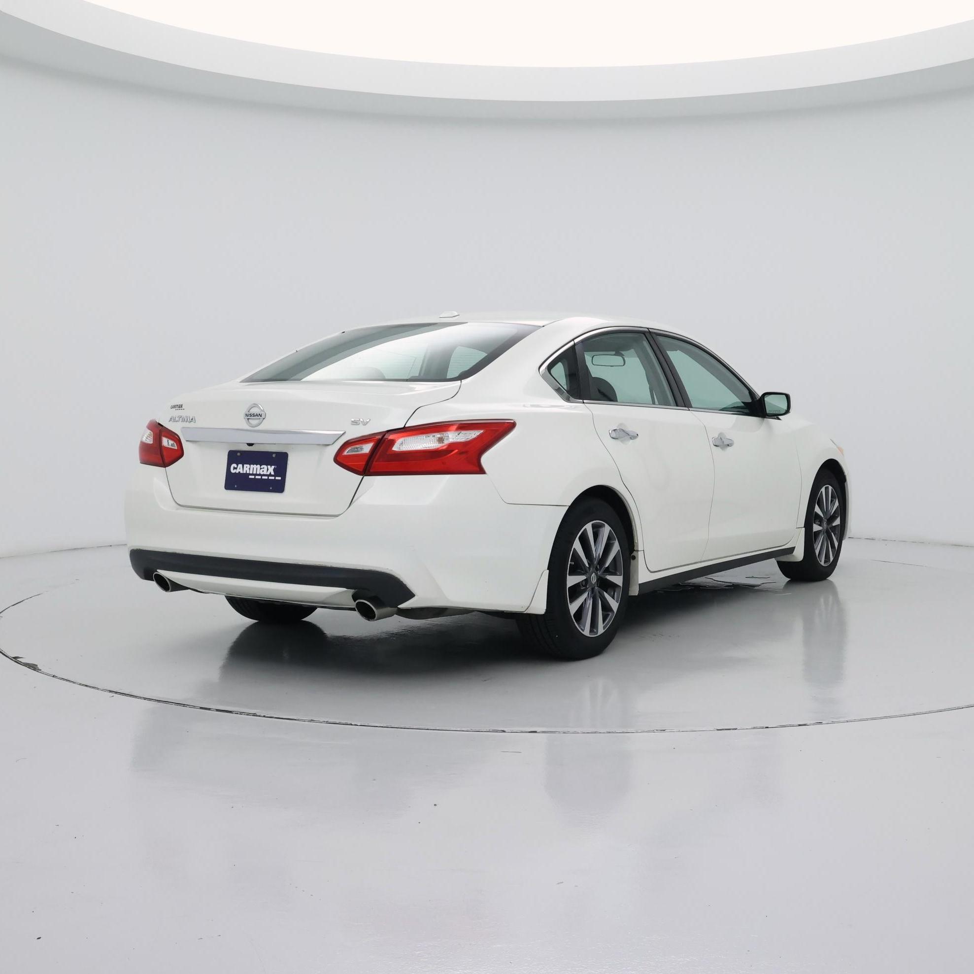 Thumbnail: 2017 Nissan Altima - 8