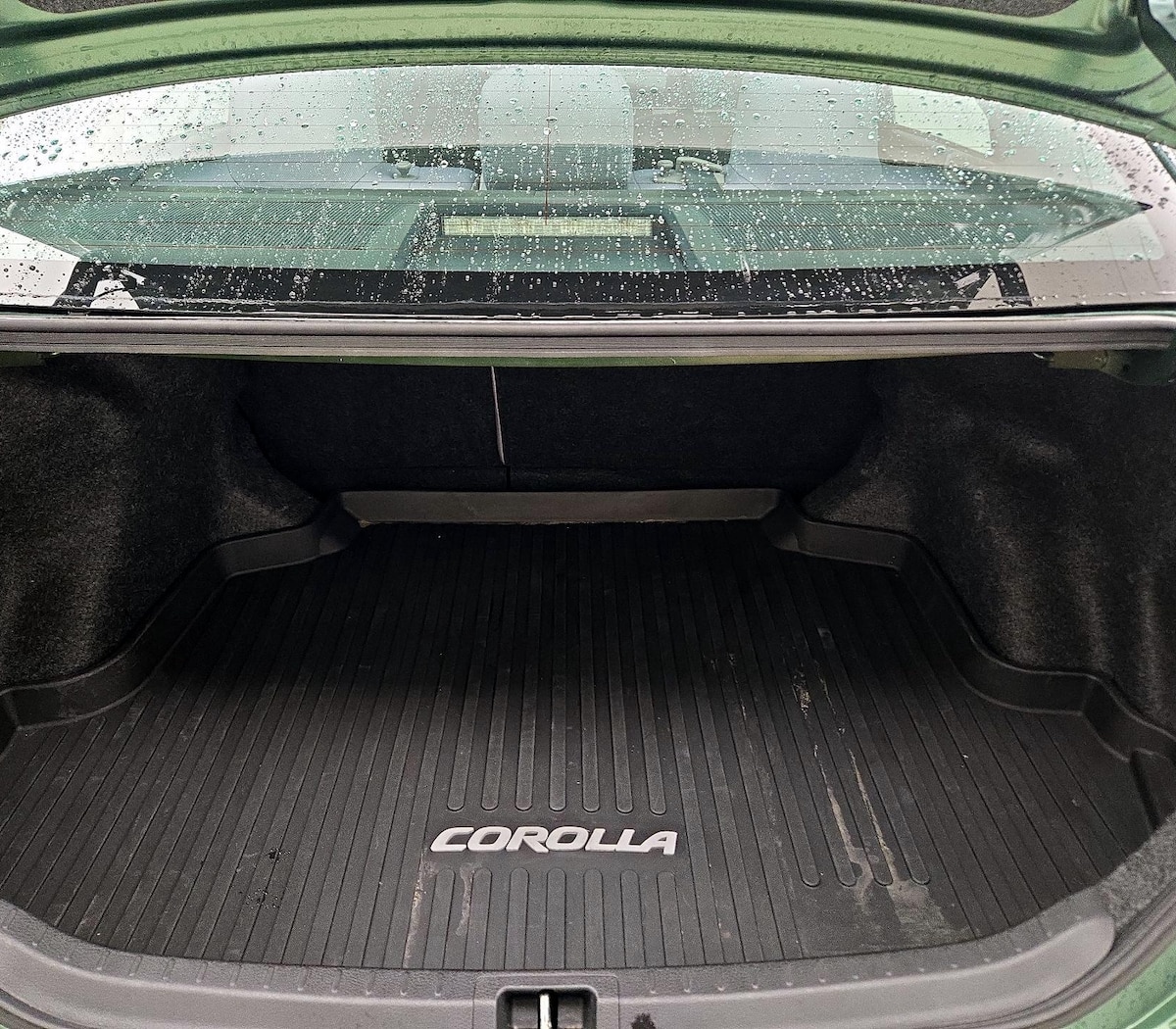 Trunk/Cargo (Seats Up)