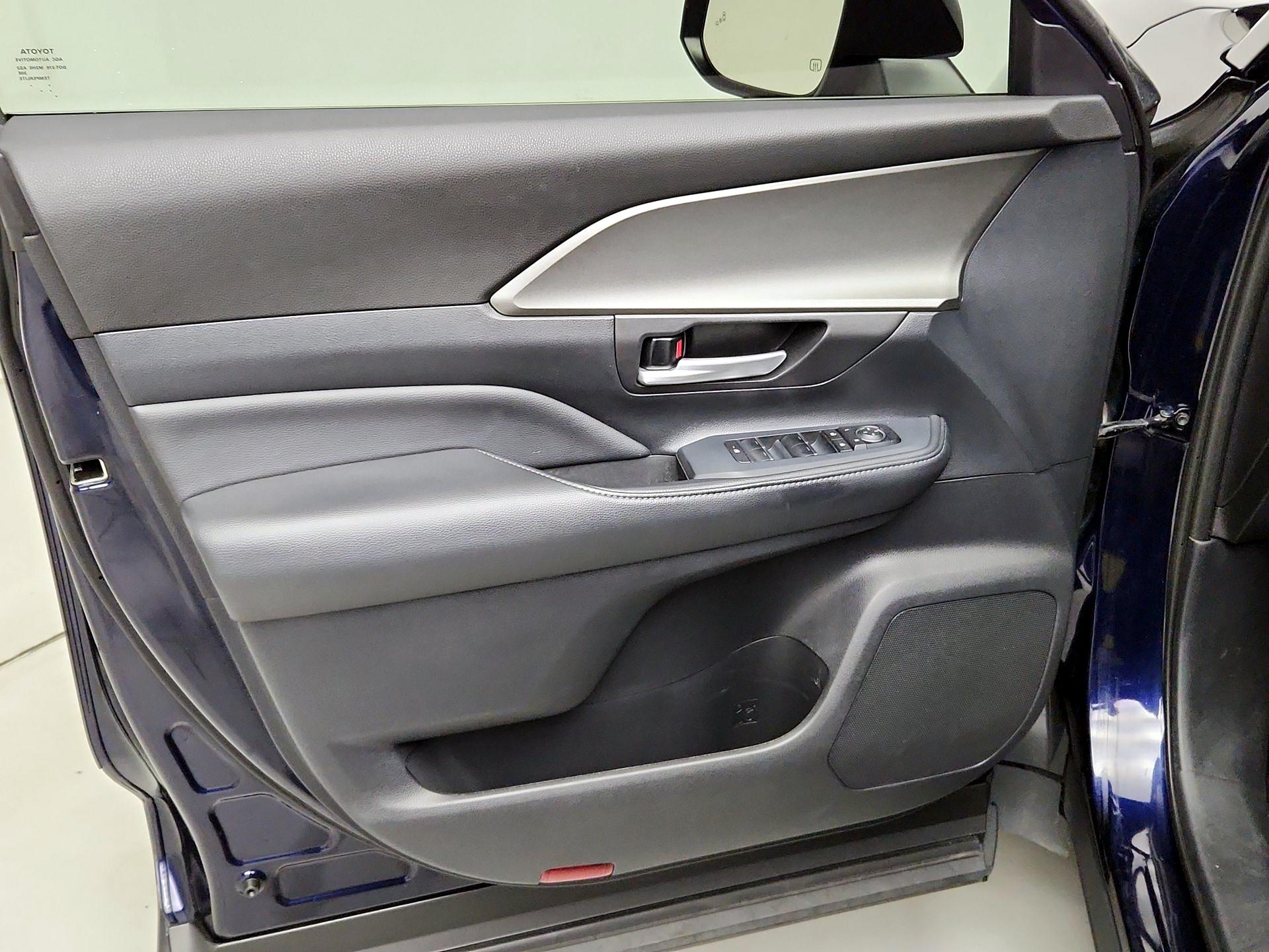 Thumbnail: 2025 Toyota Highlander - 12