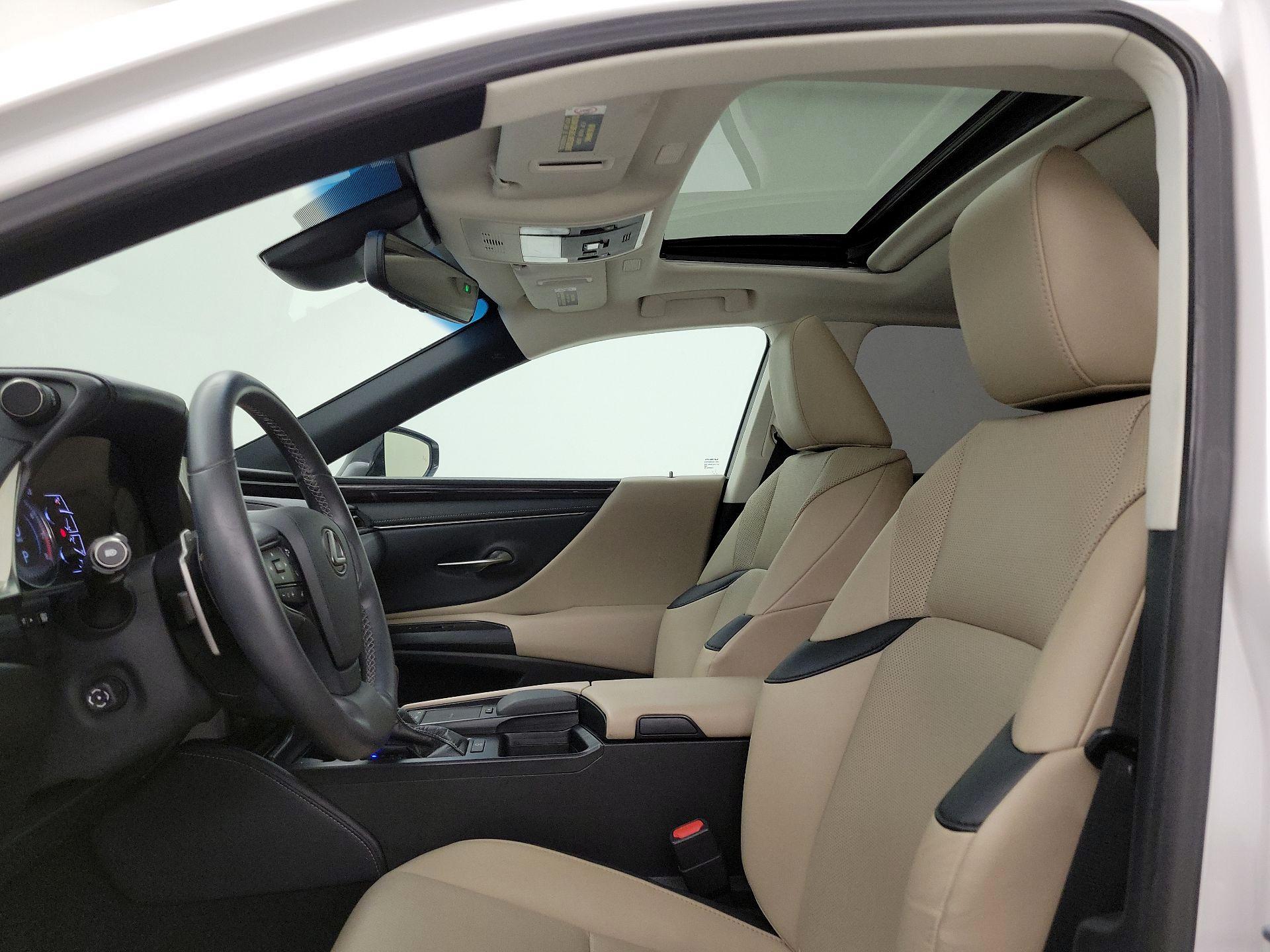 Thumbnail: 2021 Lexus ES - 18