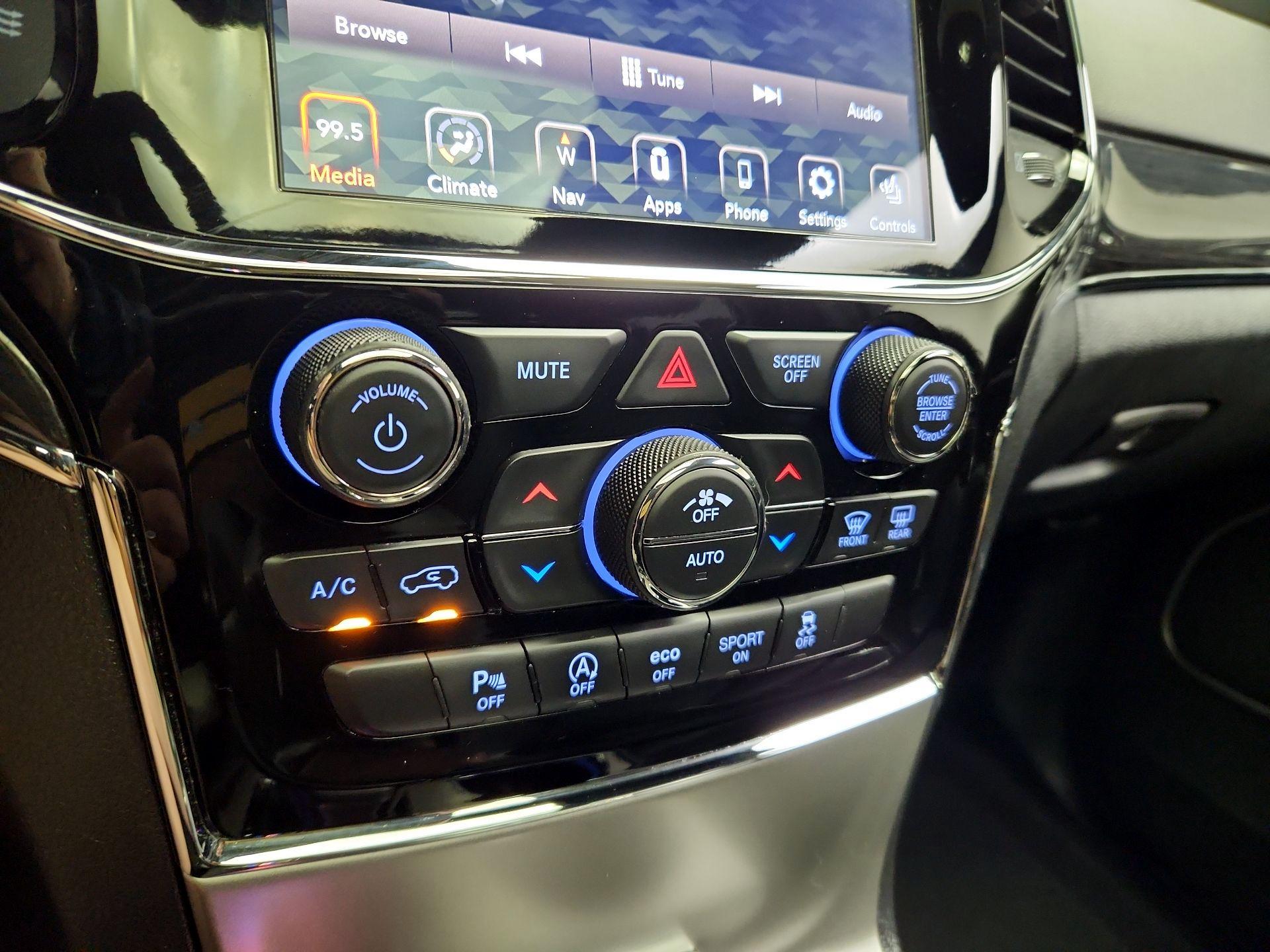 Thumbnail: 2020 Jeep Grand Cherokee - 17