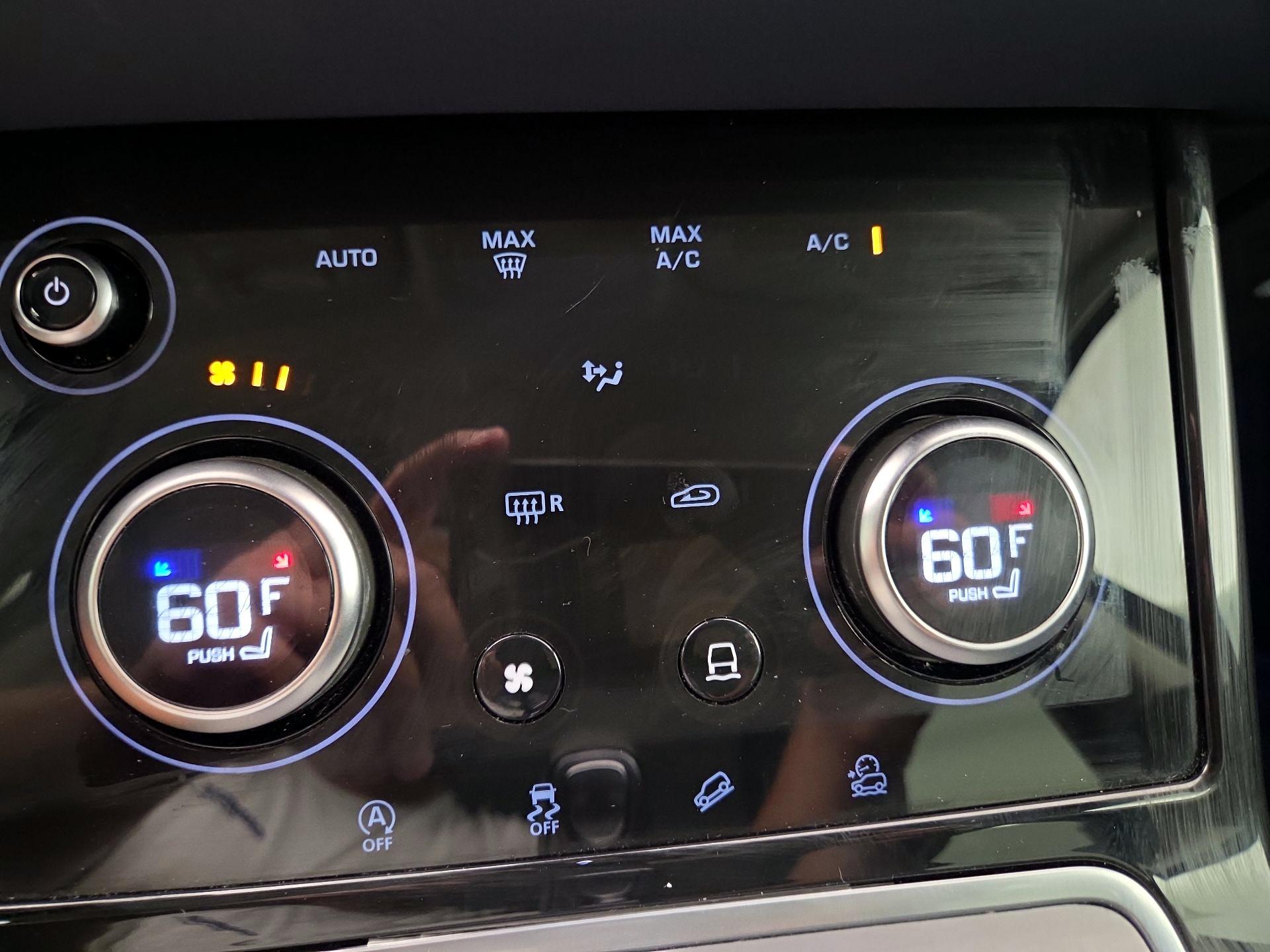 Thumbnail: 2020 Land Rover Range Rover Evoque - 16