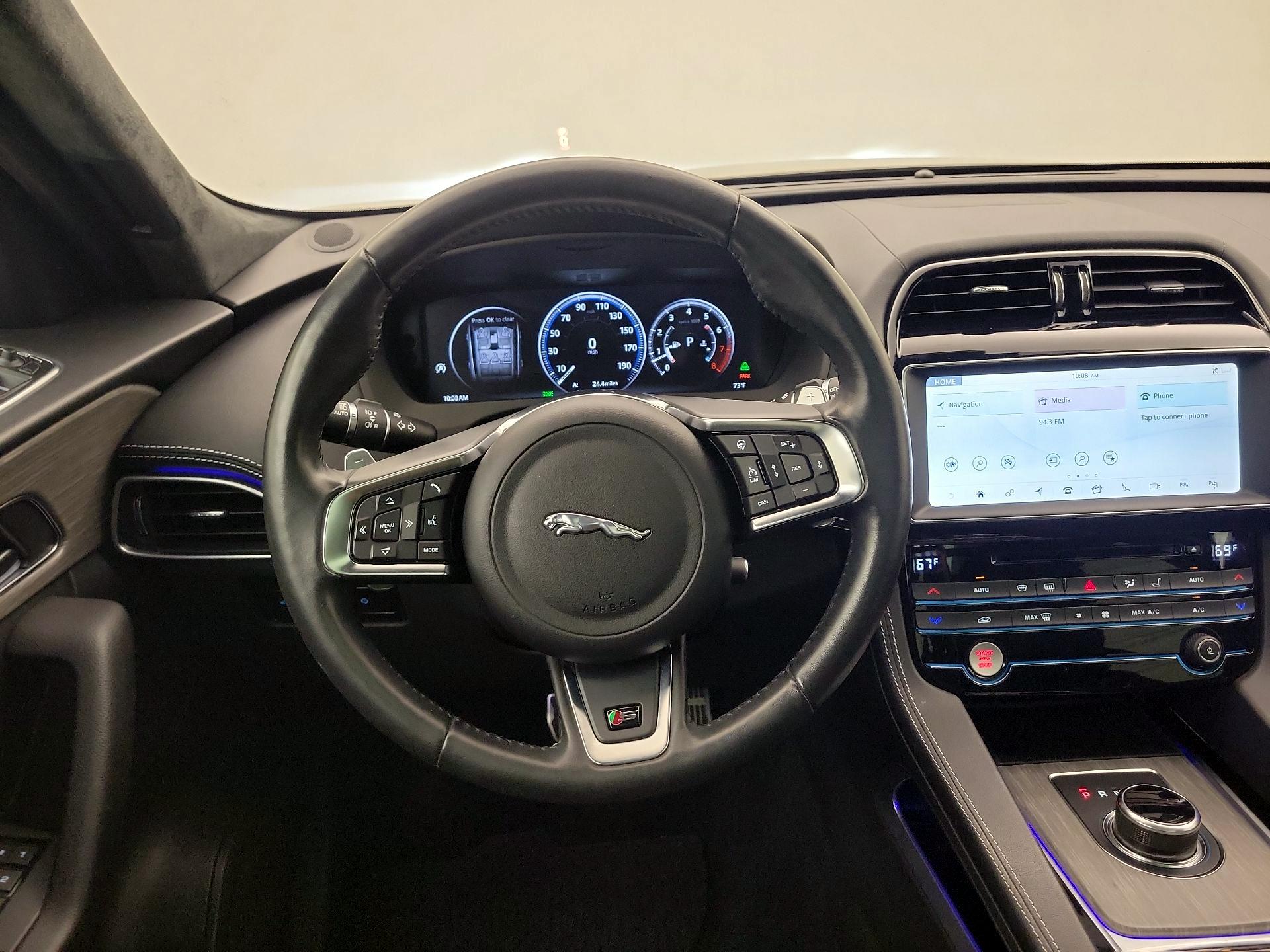 Thumbnail: 2018 Jaguar F-Pace - 10