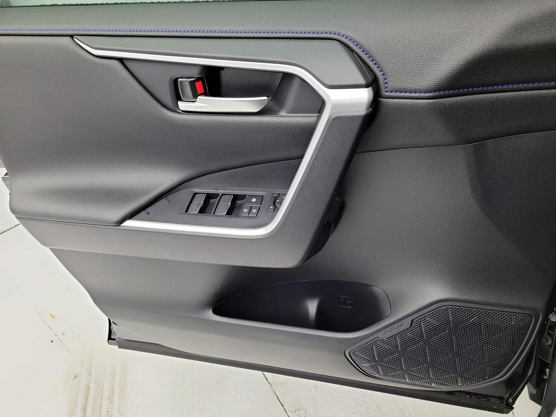 Thumbnail: 2025 Toyota RAV4 - 12