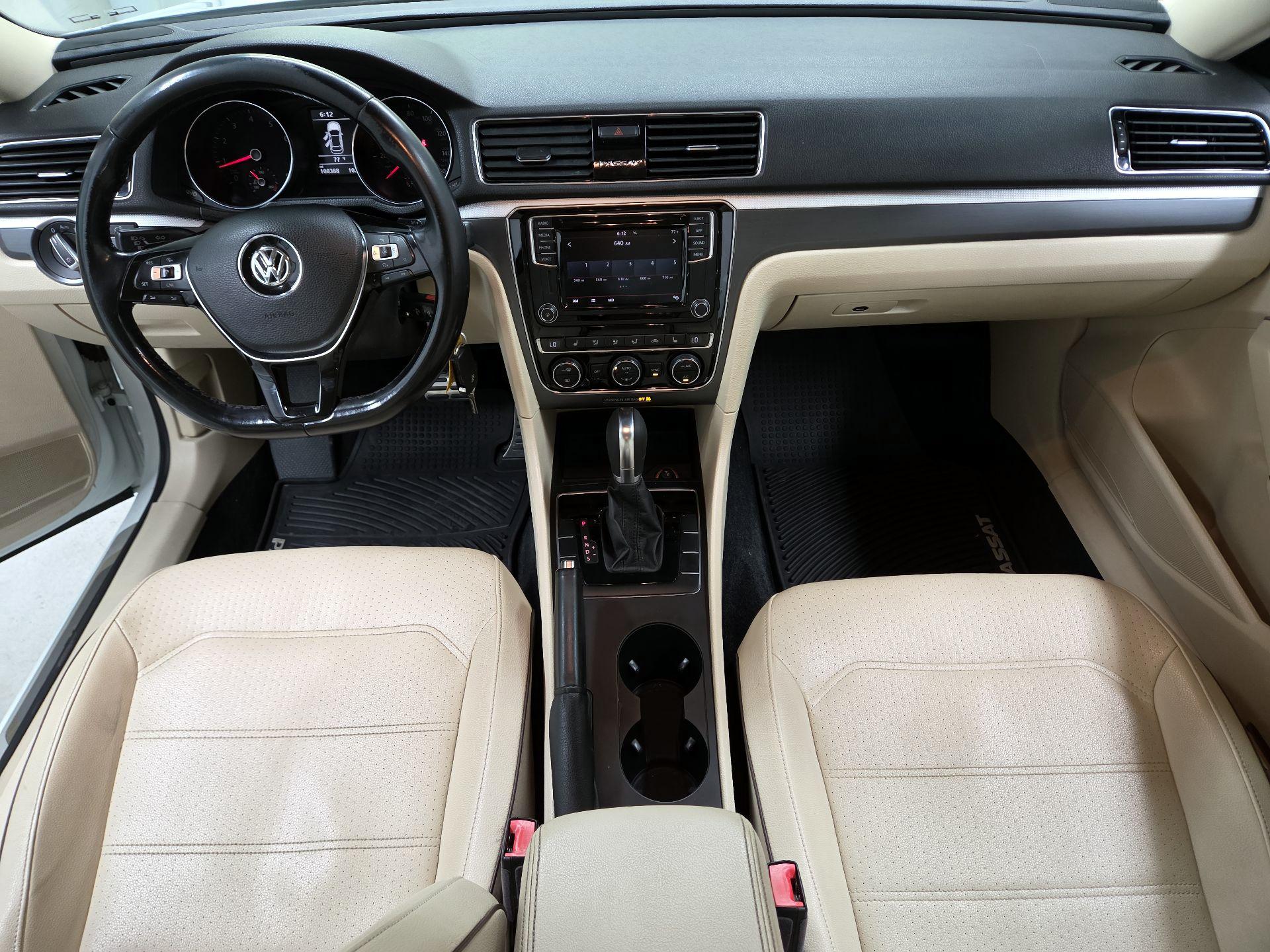 Thumbnail: 2018 Volkswagen Passat - 9