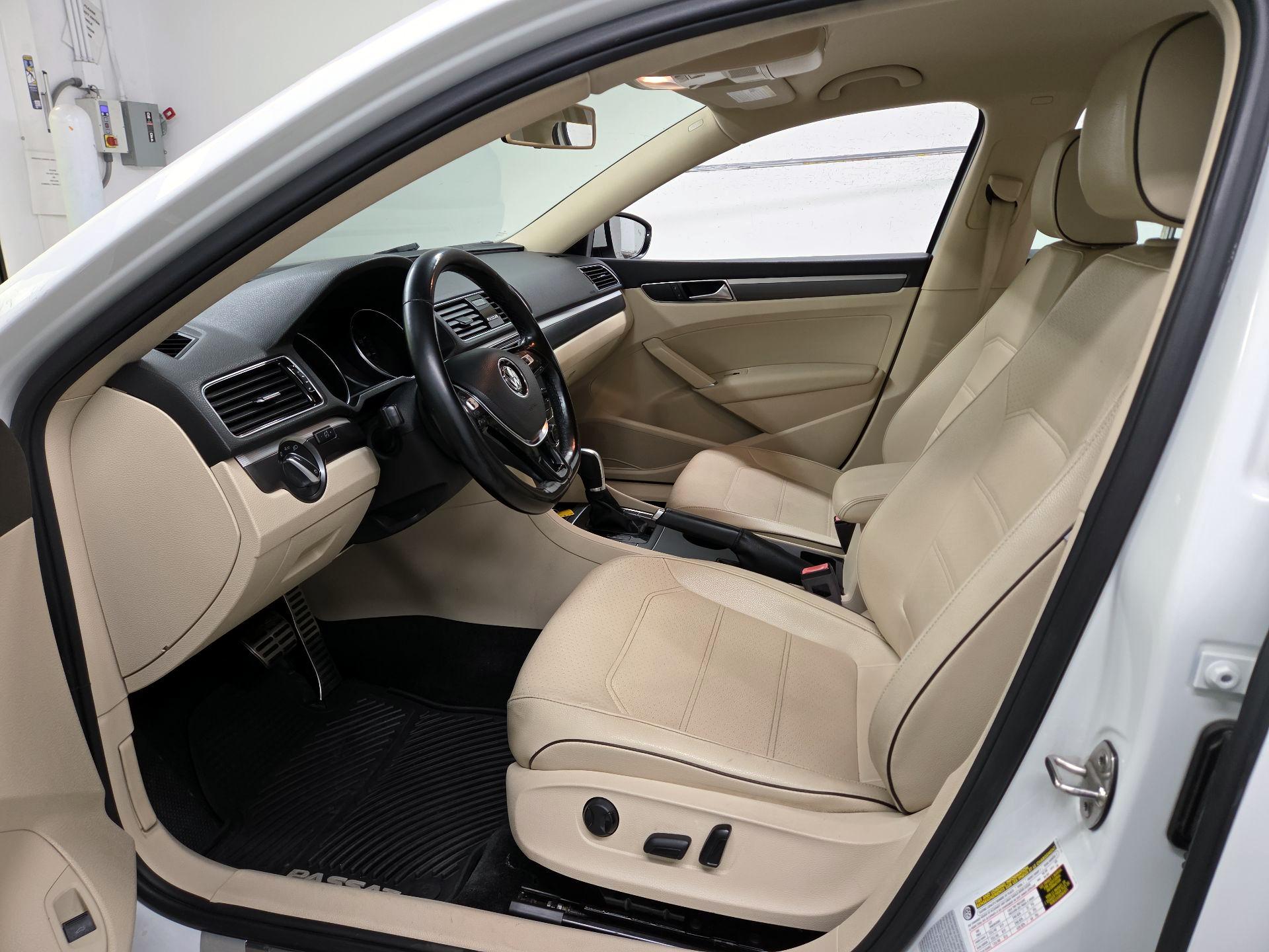 Thumbnail: 2018 Volkswagen Passat - 11