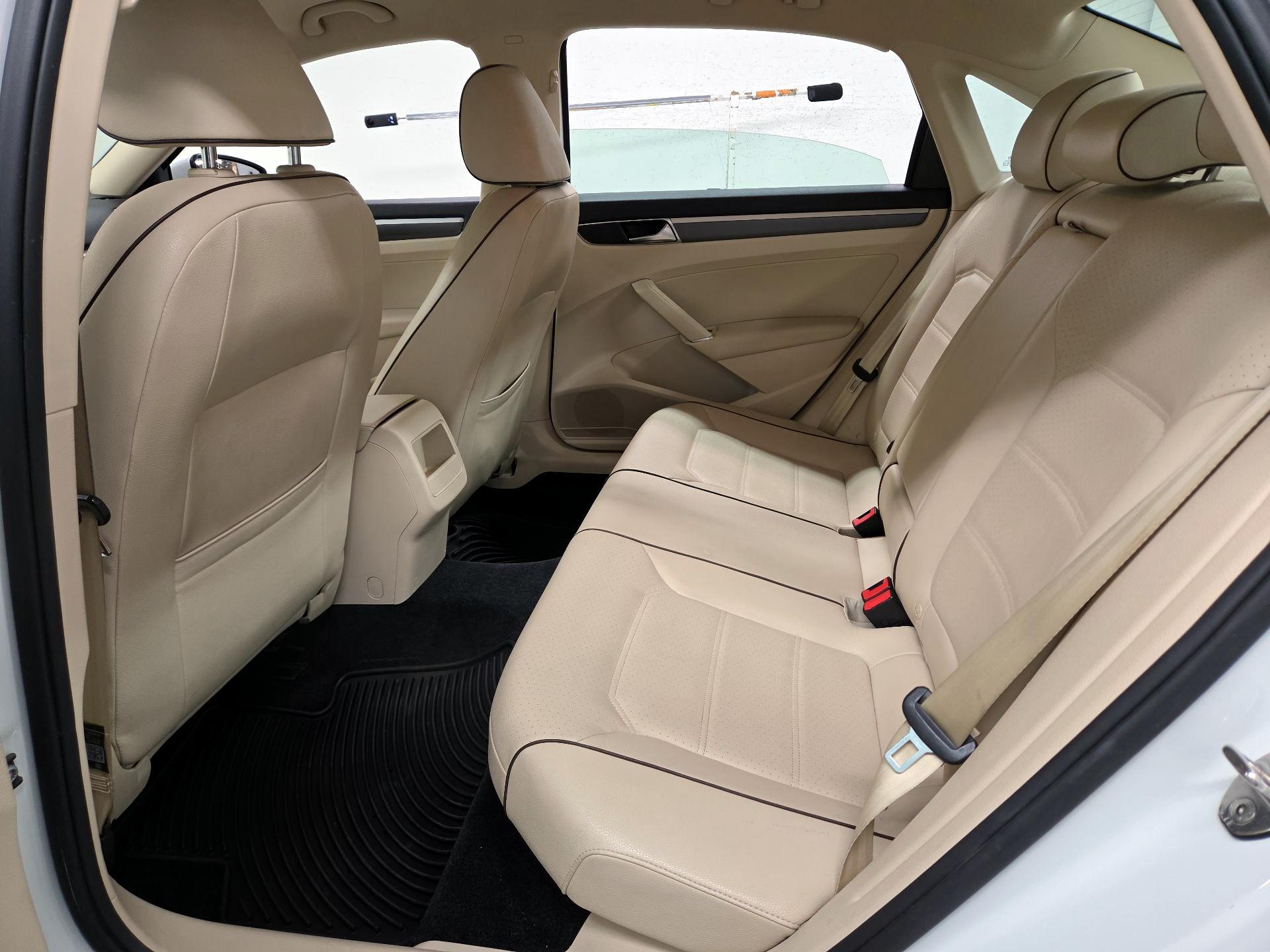 Thumbnail: 2018 Volkswagen Passat - 19