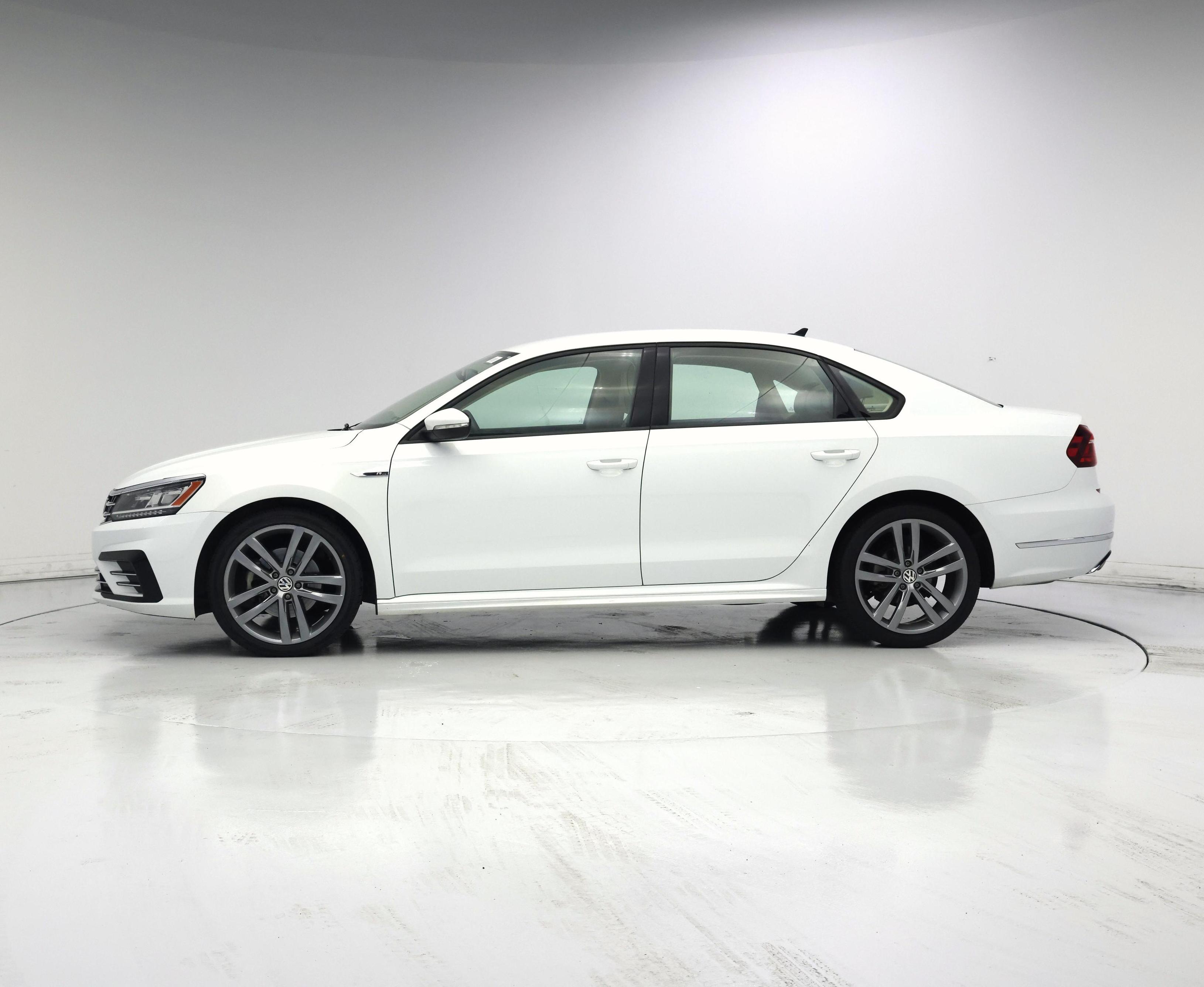 Thumbnail: 2018 Volkswagen Passat - 3