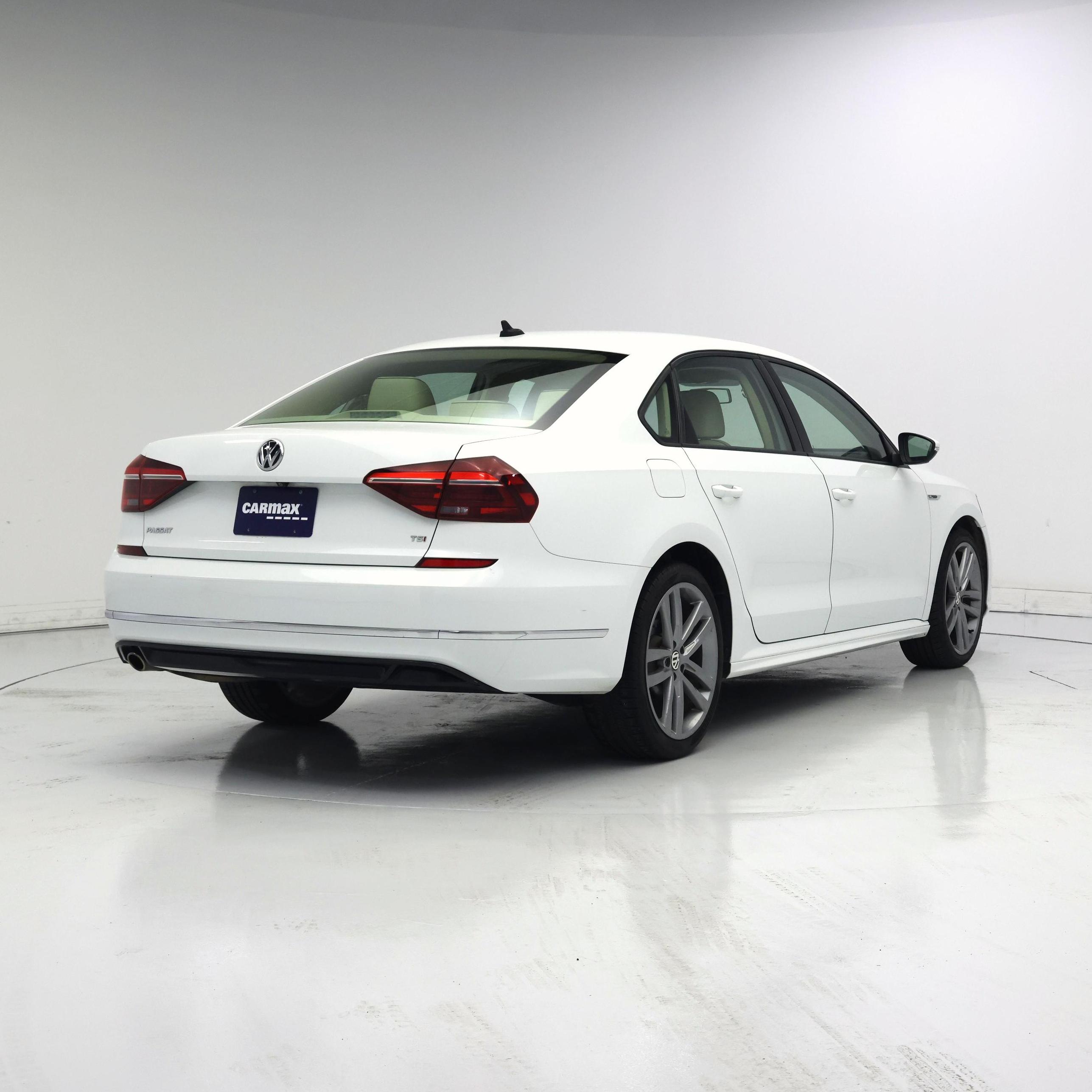 Thumbnail: 2018 Volkswagen Passat - 8