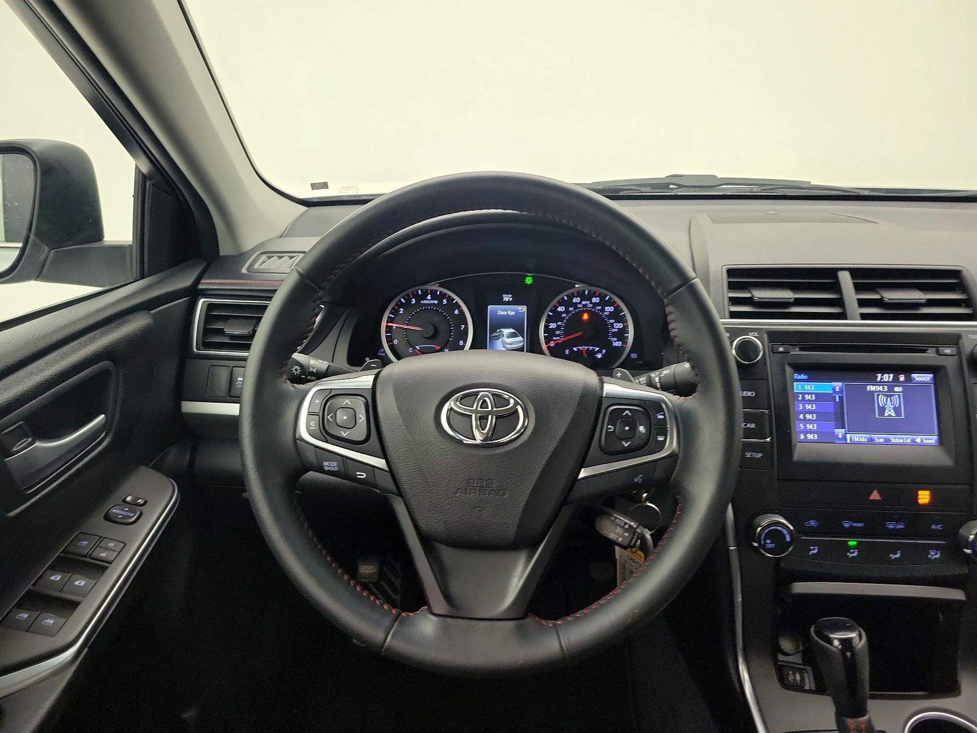 Thumbnail: 2016 Toyota Camry - 10