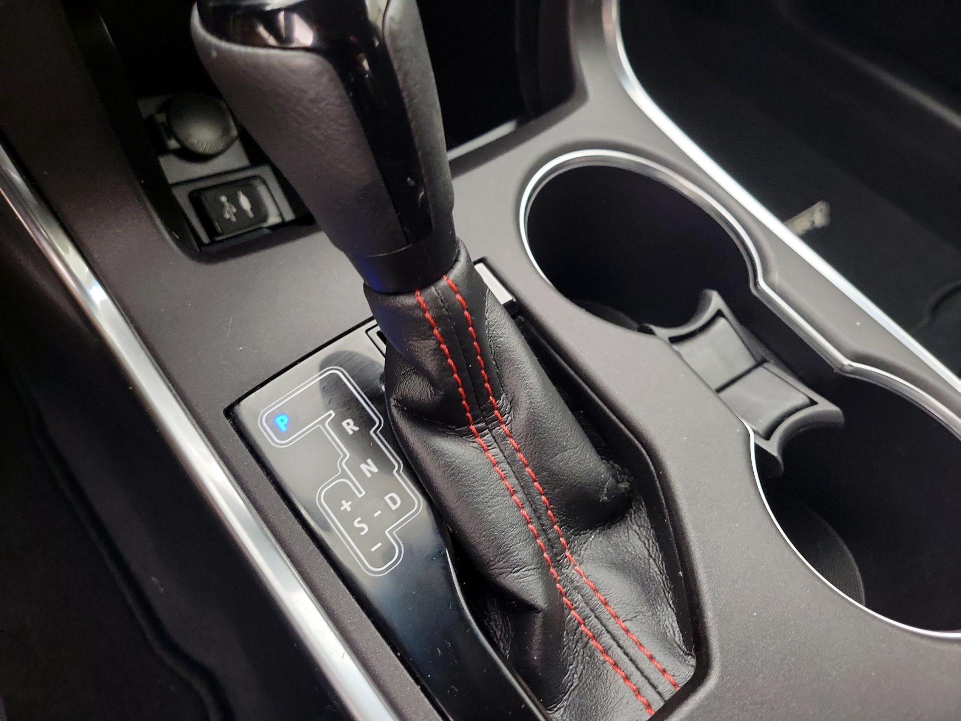 Thumbnail: 2016 Toyota Camry - 17