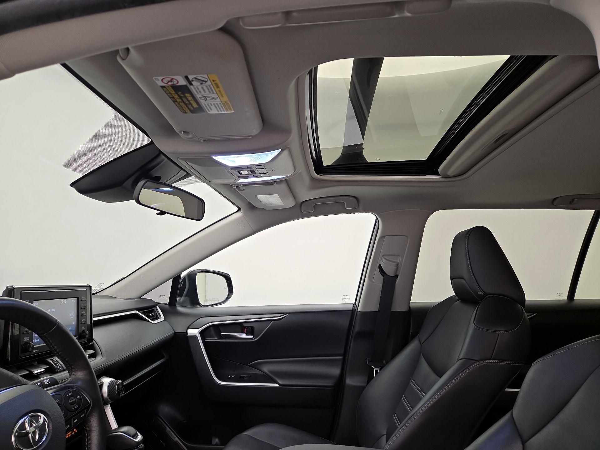 Thumbnail: 2021 Toyota RAV4 - 19