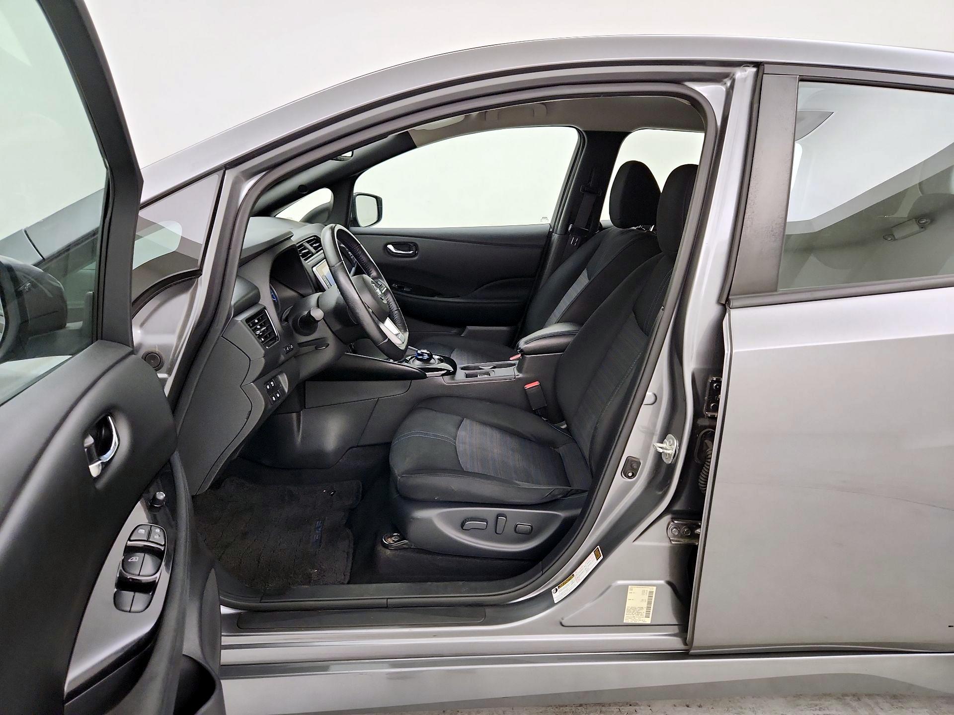 Thumbnail: 2021 Nissan Leaf - 11