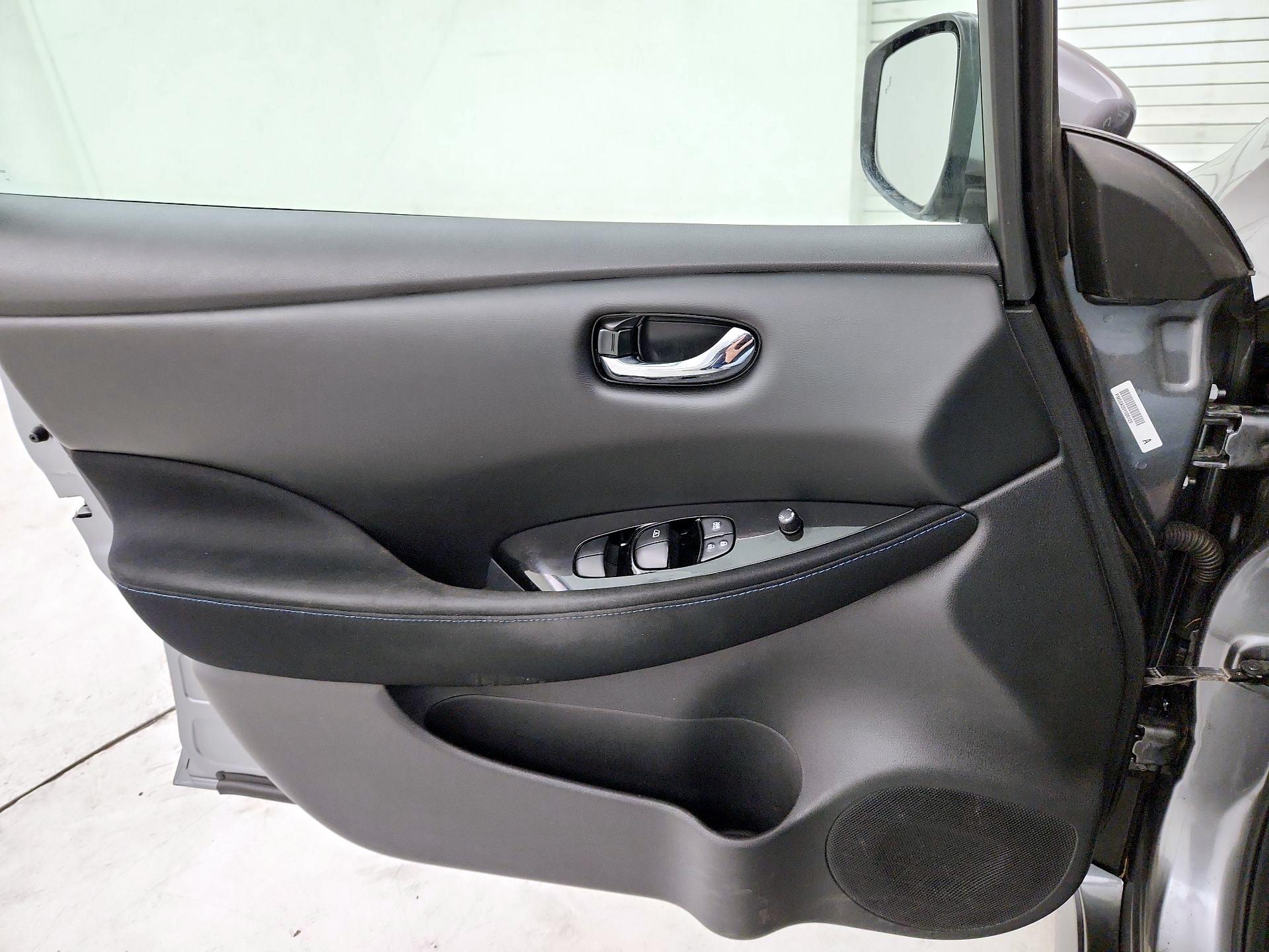 Thumbnail: 2021 Nissan Leaf - 12