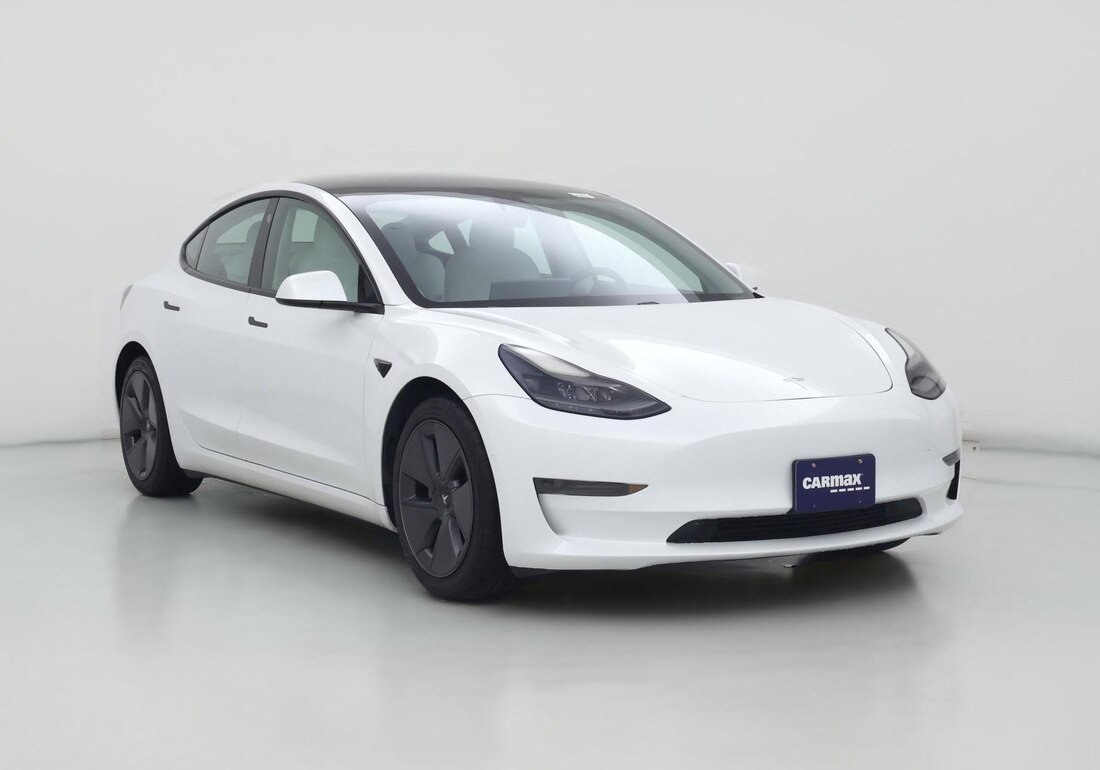 2021 Tesla Model 3 Standard Range Plus in White — CarMax photo